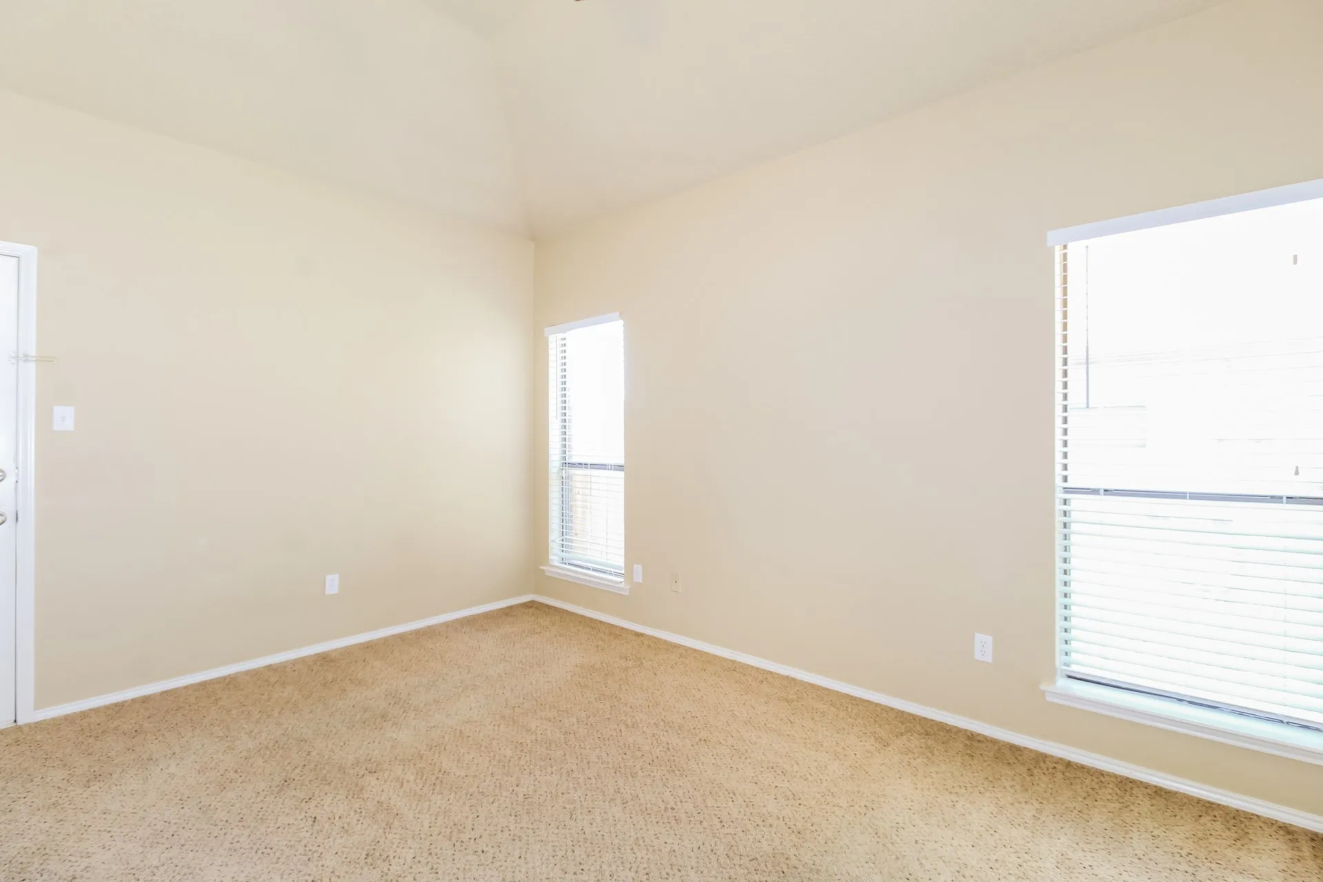 Single Family Residence For Rent in Tarrant County , 705 Running Creek Drive, Arlington, Texas 76001, 3 Bedroom, 2 Bathroom, 2 Garage spaces, 1,423 Sqft, built in 1985, mls#21374958, Real Estate Agent in Arlington, Homes For Rent in Tarrant county, Homes For Rent in Arlington, Realtor in Arlington Texas, Real Estate Brokerage Independent Realty Texas, Luminita Cordes Realtor