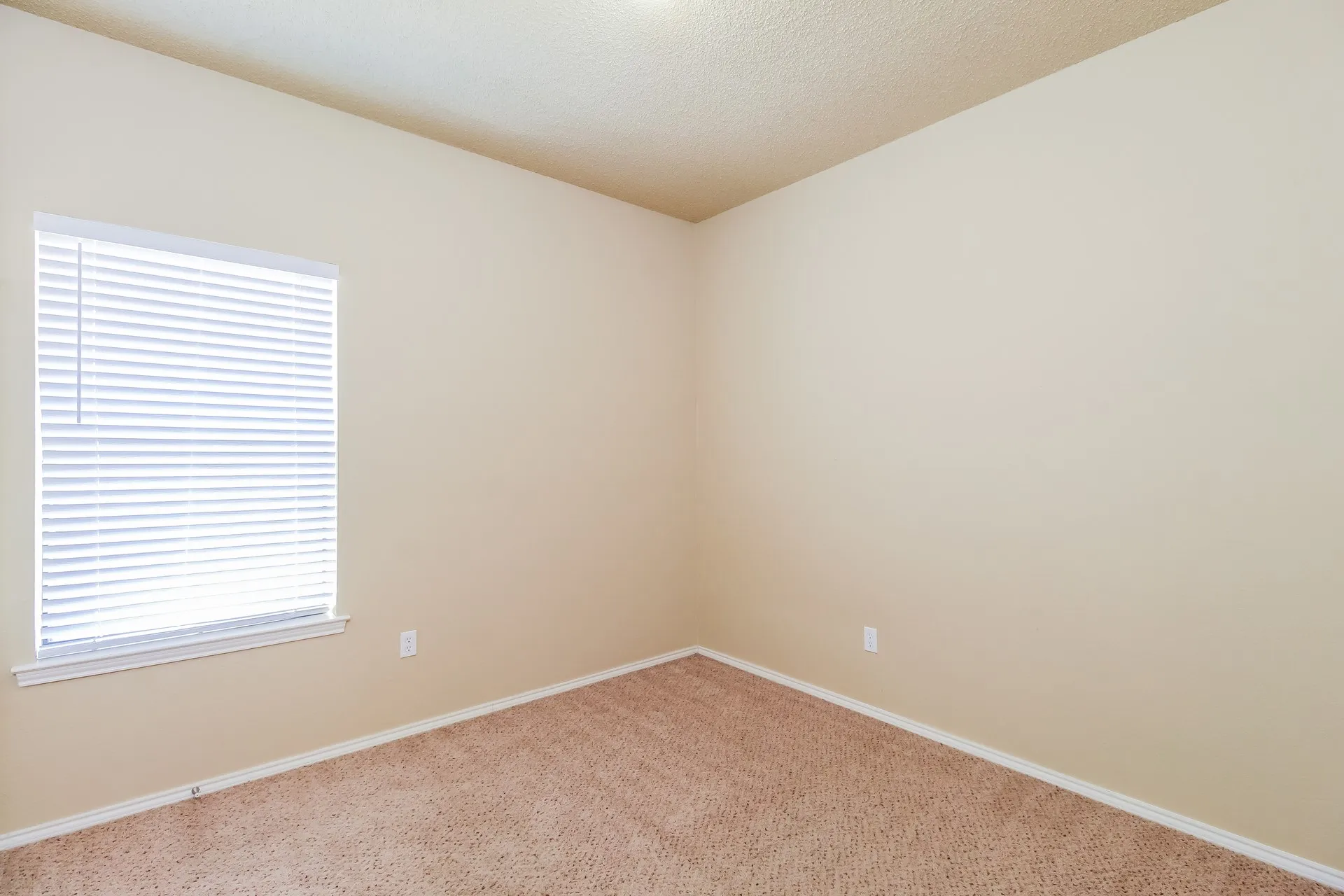 Single Family Residence For Rent in Tarrant County , 705 Running Creek Drive, Arlington, Texas 76001, 3 Bedroom, 2 Bathroom, 2 Garage spaces, 1,423 Sqft, built in 1985, mls#21374958, Real Estate Agent in Arlington, Homes For Rent in Tarrant county, Homes For Rent in Arlington, Realtor in Arlington Texas, Real Estate Brokerage Independent Realty Texas, Luminita Cordes Realtor