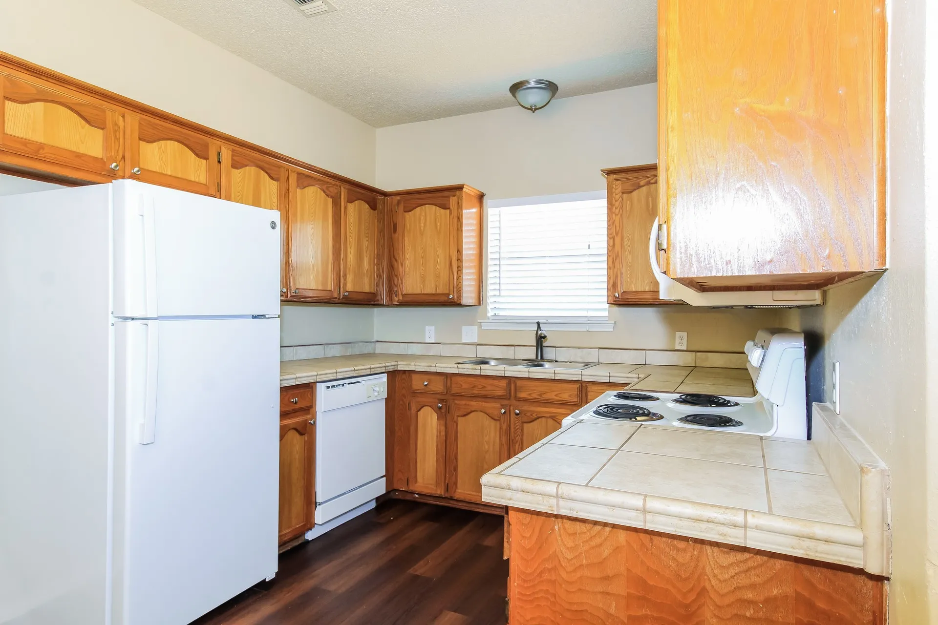Single Family Residence For Rent in Tarrant County , 705 Running Creek Drive, Arlington, Texas 76001, 3 Bedroom, 2 Bathroom, 2 Garage spaces, 1,423 Sqft, built in 1985, mls#21374958, Real Estate Agent in Arlington, Homes For Rent in Tarrant county, Homes For Rent in Arlington, Realtor in Arlington Texas, Real Estate Brokerage Independent Realty Texas, Luminita Cordes Realtor