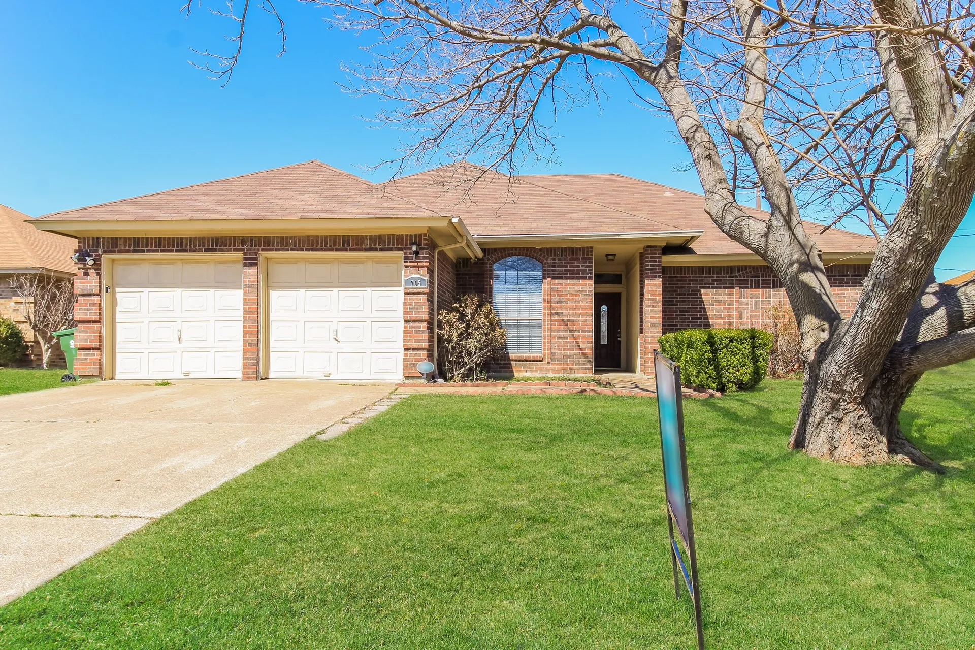 Single Family Residence For Rent in Tarrant County , 705 Running Creek Drive, Arlington, Texas 76001, 3 Bedroom, 2 Bathroom, 2 Garage spaces, 1,423 Sqft, built in 1985, mls#21374958, Real Estate Agent in Arlington, Homes For Rent in Tarrant county, Homes For Rent in Arlington, Realtor in Arlington Texas, Real Estate Brokerage Independent Realty Texas, Luminita Cordes Realtor
