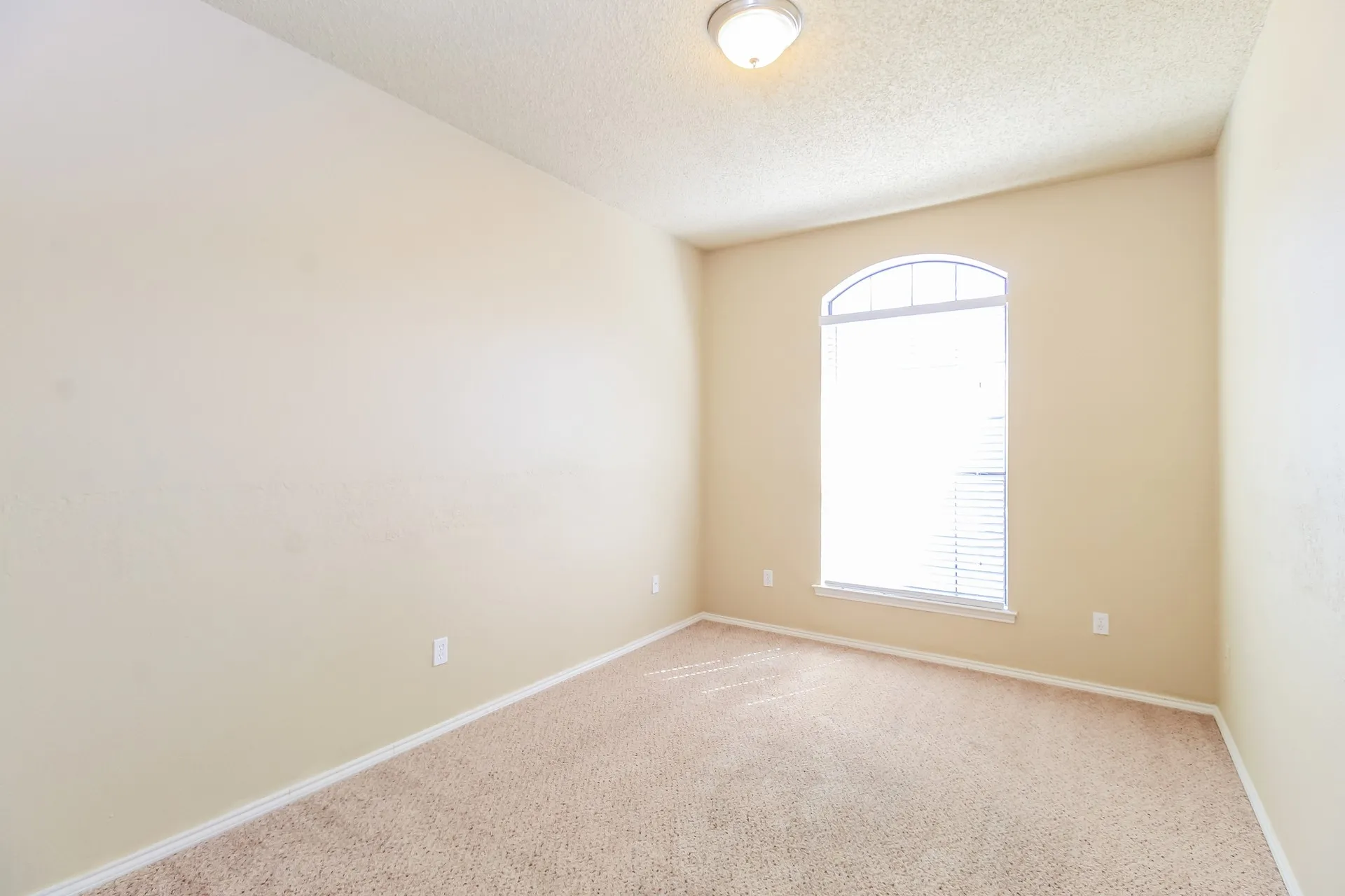 Single Family Residence For Rent in Tarrant County , 705 Running Creek Drive, Arlington, Texas 76001, 3 Bedroom, 2 Bathroom, 2 Garage spaces, 1,423 Sqft, built in 1985, mls#21374958, Real Estate Agent in Arlington, Homes For Rent in Tarrant county, Homes For Rent in Arlington, Realtor in Arlington Texas, Real Estate Brokerage Independent Realty Texas, Luminita Cordes Realtor