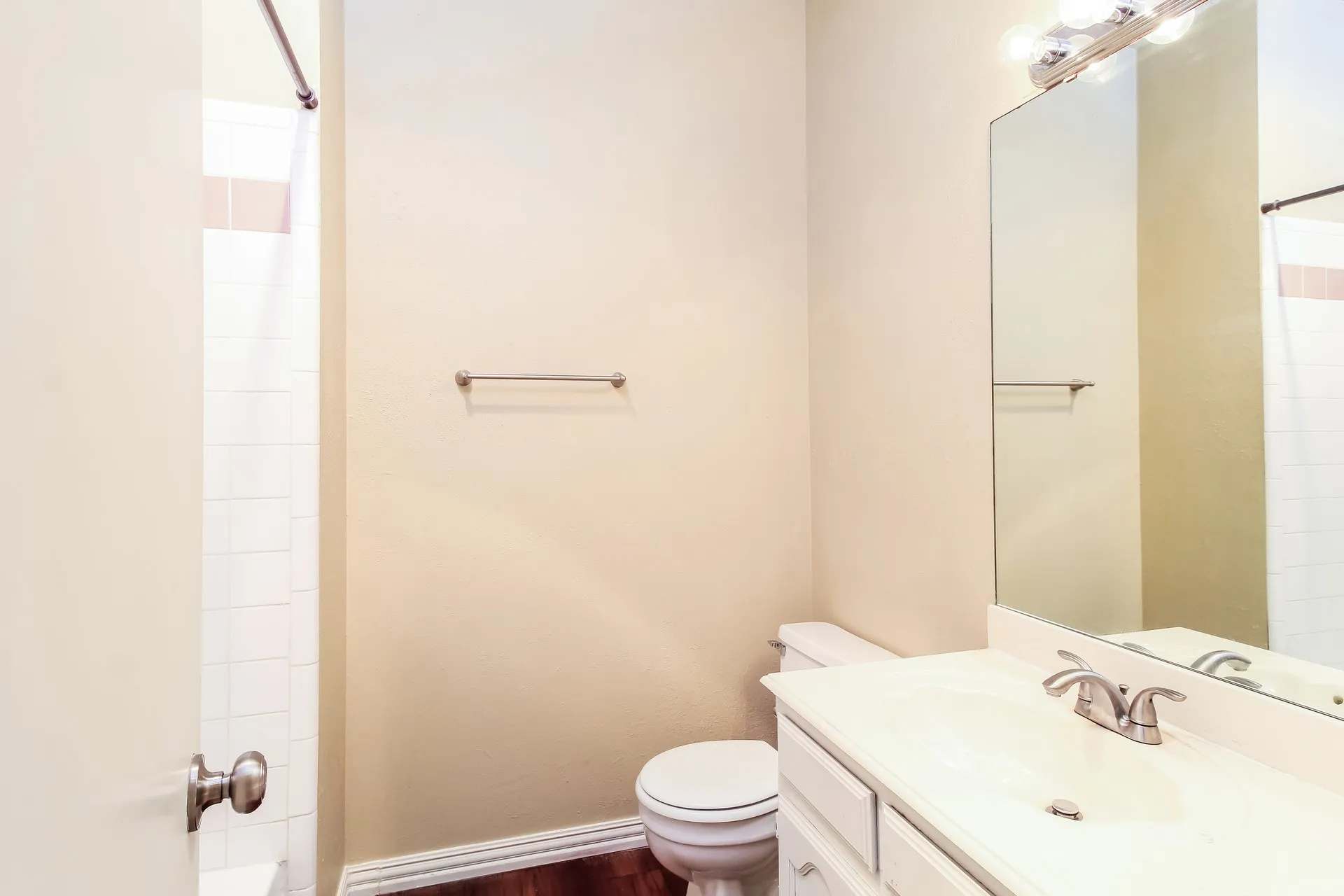 Single Family Residence For Rent in Tarrant County , 705 Running Creek Drive, Arlington, Texas 76001, 3 Bedroom, 2 Bathroom, 2 Garage spaces, 1,423 Sqft, built in 1985, mls#21374958, Real Estate Agent in Arlington, Homes For Rent in Tarrant county, Homes For Rent in Arlington, Realtor in Arlington Texas, Real Estate Brokerage Independent Realty Texas, Luminita Cordes Realtor