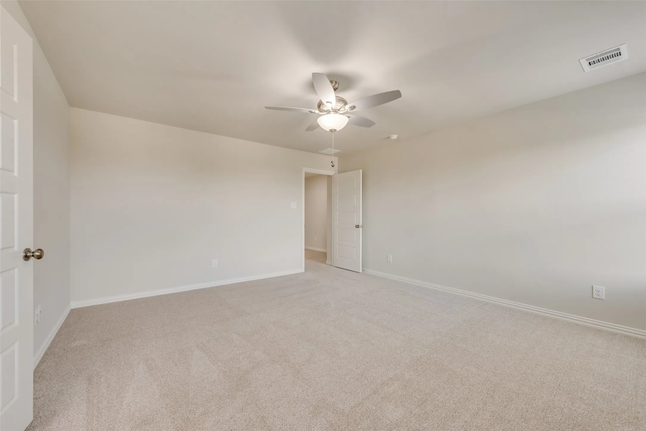 Townhouse For Rent in Tarrant County , 6909 Yellow Hammer Way, Arlington, Texas 76001, 3 Bedroom, 3 Bathroom, 2 Garage spaces, 1,705 Sqft, built in 2024, mls#21374960, Real Estate Agent in Arlington, Homes For Rent in Tarrant county, Homes For Rent in Arlington, Realtor in Arlington Texas, Real Estate Brokerage Independent Realty Texas, Luminita Cordes Realtor