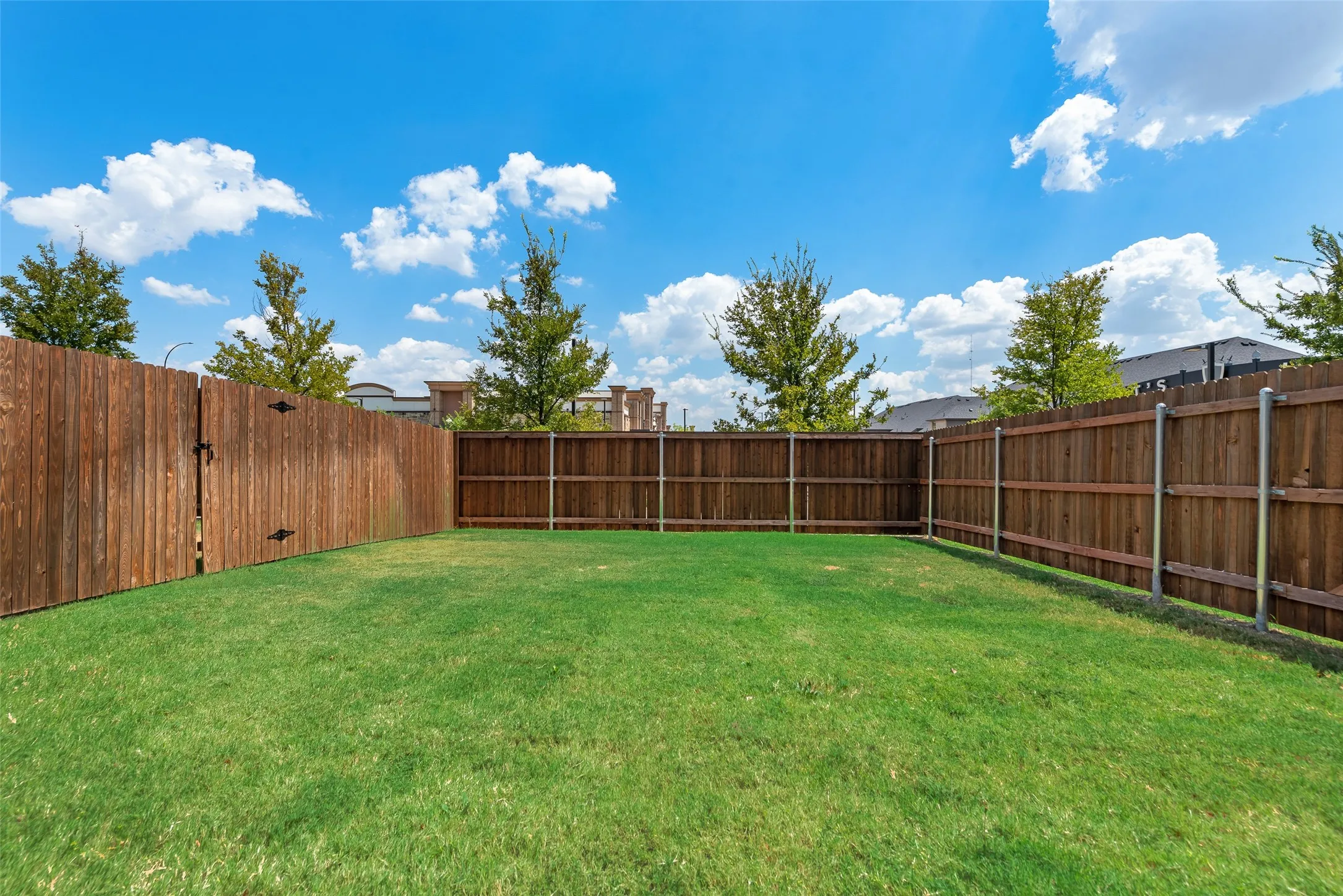 Townhouse For Rent in Tarrant County , 6909 Yellow Hammer Way, Arlington, Texas 76001, 3 Bedroom, 3 Bathroom, 2 Garage spaces, 1,705 Sqft, built in 2024, mls#21374960, Real Estate Agent in Arlington, Homes For Rent in Tarrant county, Homes For Rent in Arlington, Realtor in Arlington Texas, Real Estate Brokerage Independent Realty Texas, Luminita Cordes Realtor