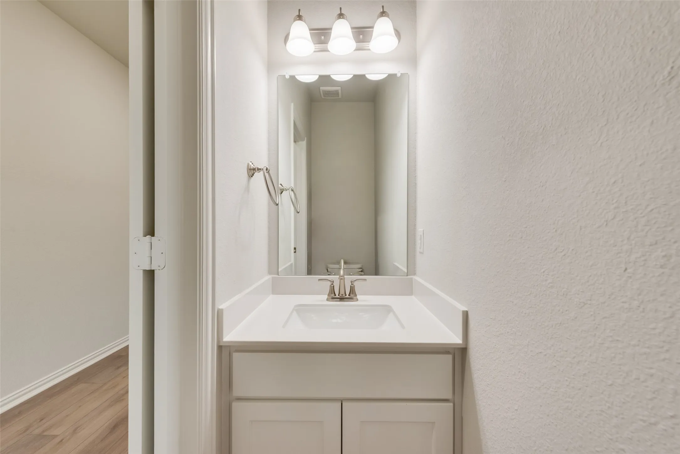 Townhouse For Rent in Tarrant County , 6909 Yellow Hammer Way, Arlington, Texas 76001, 3 Bedroom, 3 Bathroom, 2 Garage spaces, 1,705 Sqft, built in 2024, mls#21374960, Real Estate Agent in Arlington, Homes For Rent in Tarrant county, Homes For Rent in Arlington, Realtor in Arlington Texas, Real Estate Brokerage Independent Realty Texas, Luminita Cordes Realtor