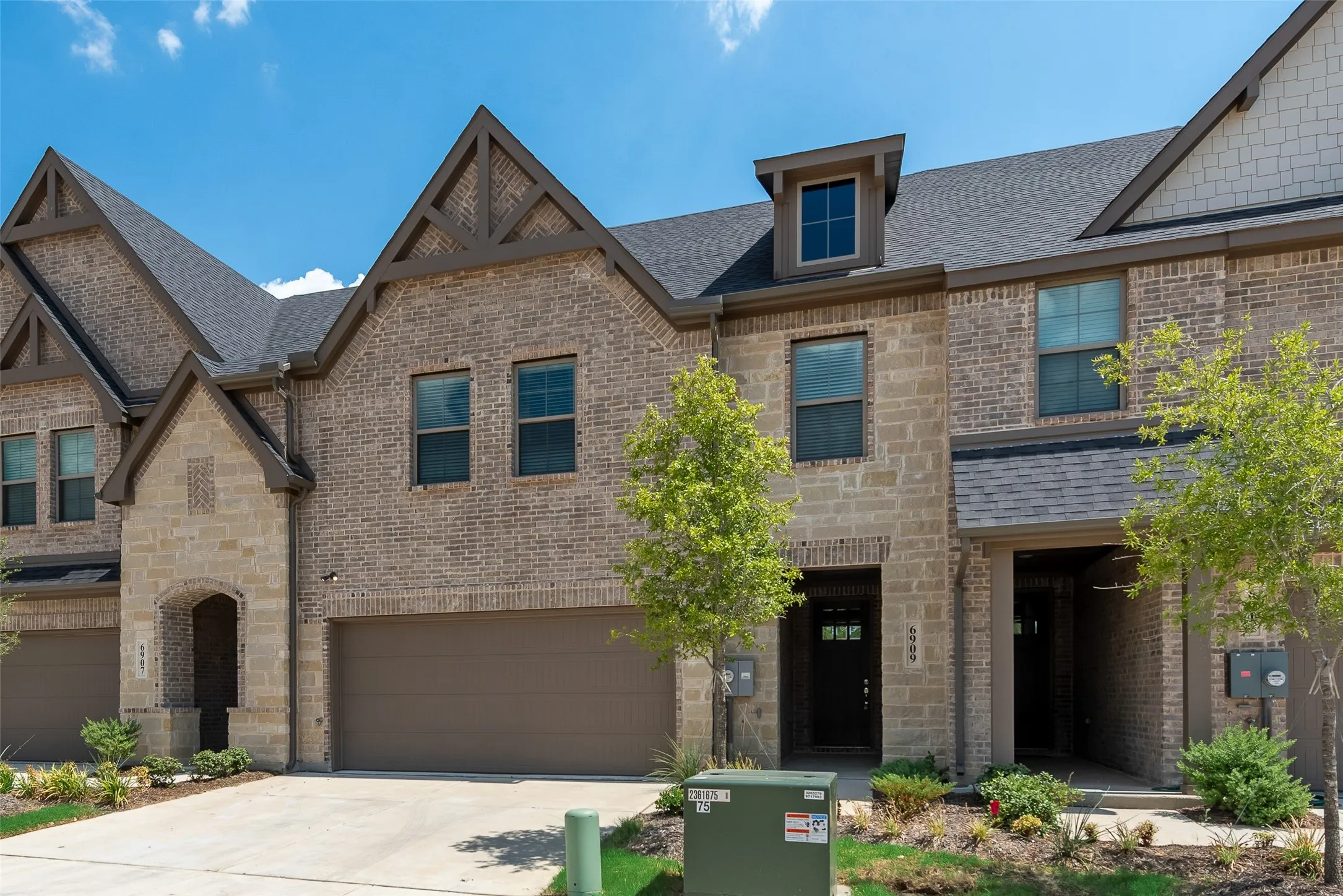 Townhouse For Rent in Tarrant County , 6909 Yellow Hammer Way, Arlington, Texas 76001, 3 Bedroom, 3 Bathroom, 2 Garage spaces, 1,705 Sqft, built in 2024, mls#21374960, Real Estate Agent in Arlington, Homes For Rent in Tarrant county, Homes For Rent in Arlington, Realtor in Arlington Texas, Real Estate Brokerage Independent Realty Texas, Luminita Cordes Realtor