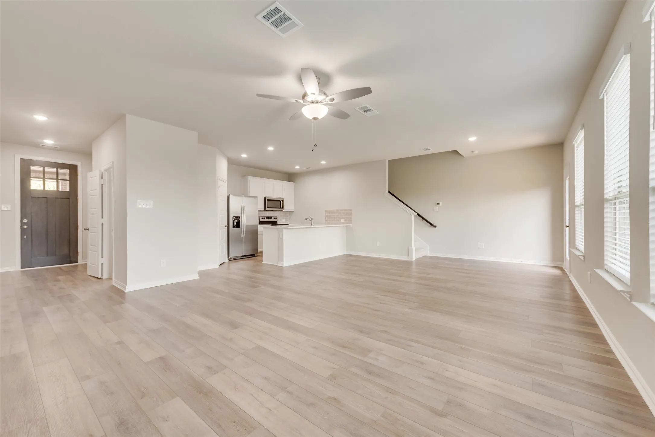 Townhouse For Rent in Tarrant County , 6909 Yellow Hammer Way, Arlington, Texas 76001, 3 Bedroom, 3 Bathroom, 2 Garage spaces, 1,705 Sqft, built in 2024, mls#21374960, Real Estate Agent in Arlington, Homes For Rent in Tarrant county, Homes For Rent in Arlington, Realtor in Arlington Texas, Real Estate Brokerage Independent Realty Texas, Luminita Cordes Realtor