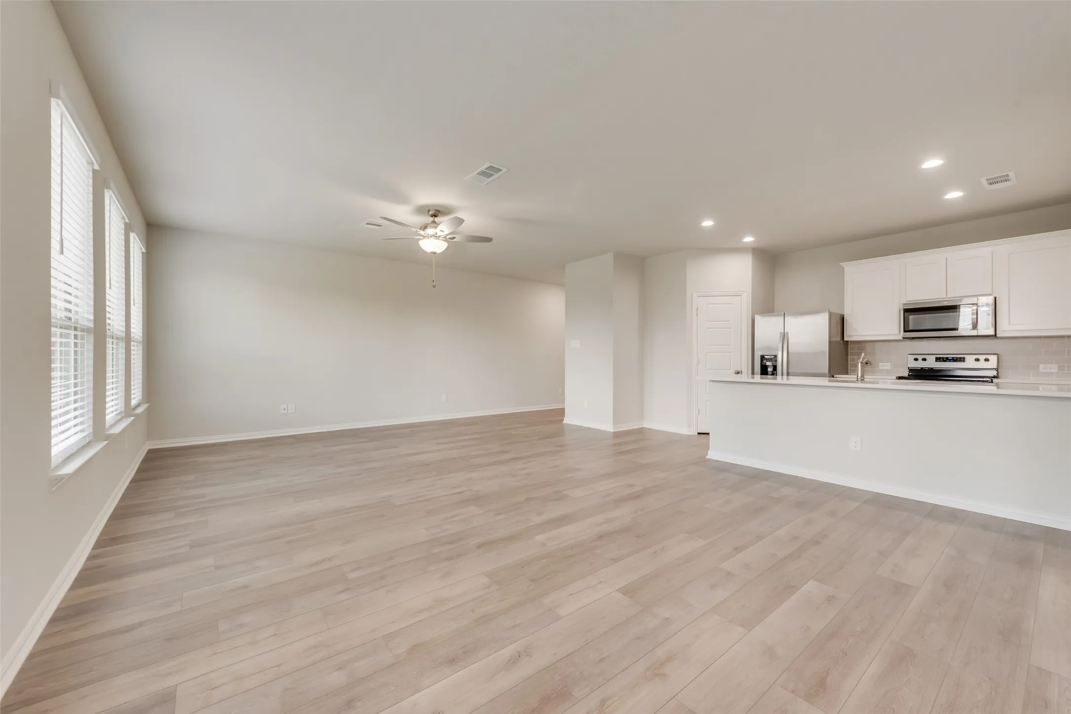 Townhouse For Rent in Tarrant County , 6909 Yellow Hammer Way, Arlington, Texas 76001, 3 Bedroom, 3 Bathroom, 2 Garage spaces, 1,705 Sqft, built in 2024, mls#21374960, Real Estate Agent in Arlington, Homes For Rent in Tarrant county, Homes For Rent in Arlington, Realtor in Arlington Texas, Real Estate Brokerage Independent Realty Texas, Luminita Cordes Realtor