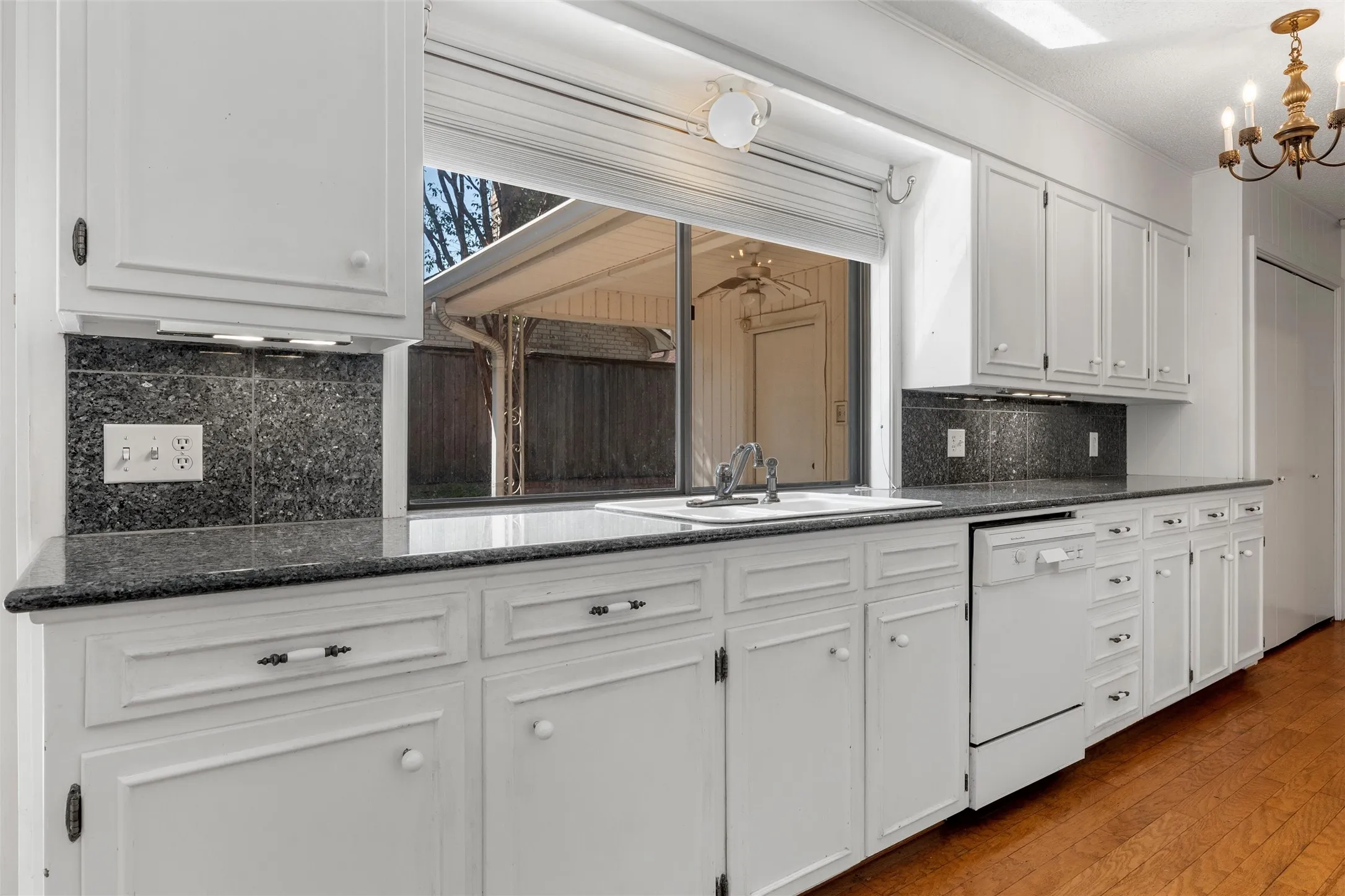 Single Family Residence For Sale in Mc Lennan County , 4400 Westchester Drive, Waco, Texas 76710, 2 Bedroom, 2 Bathroom, 2 Garage spaces, 1,681 Sqft, built in 1972, mls#21373934, Real Estate Agent in Waco, Homes For Sale in Mc Lennan county, Homes For Sale in Waco, Realtor in Waco Texas, Real Estate Brokerage Independent Realty Texas, Luminita Cordes Realtor