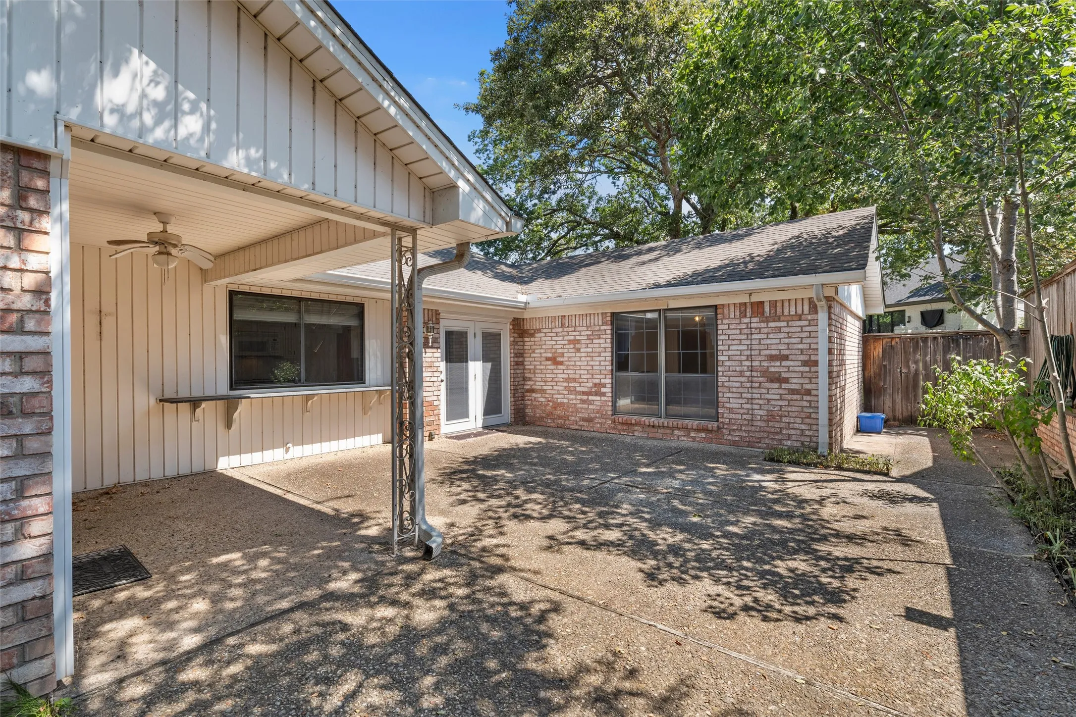 Single Family Residence For Sale in Mc Lennan County , 4400 Westchester Drive, Waco, Texas 76710, 2 Bedroom, 2 Bathroom, 2 Garage spaces, 1,681 Sqft, built in 1972, mls#21373934, Real Estate Agent in Waco, Homes For Sale in Mc Lennan county, Homes For Sale in Waco, Realtor in Waco Texas, Real Estate Brokerage Independent Realty Texas, Luminita Cordes Realtor