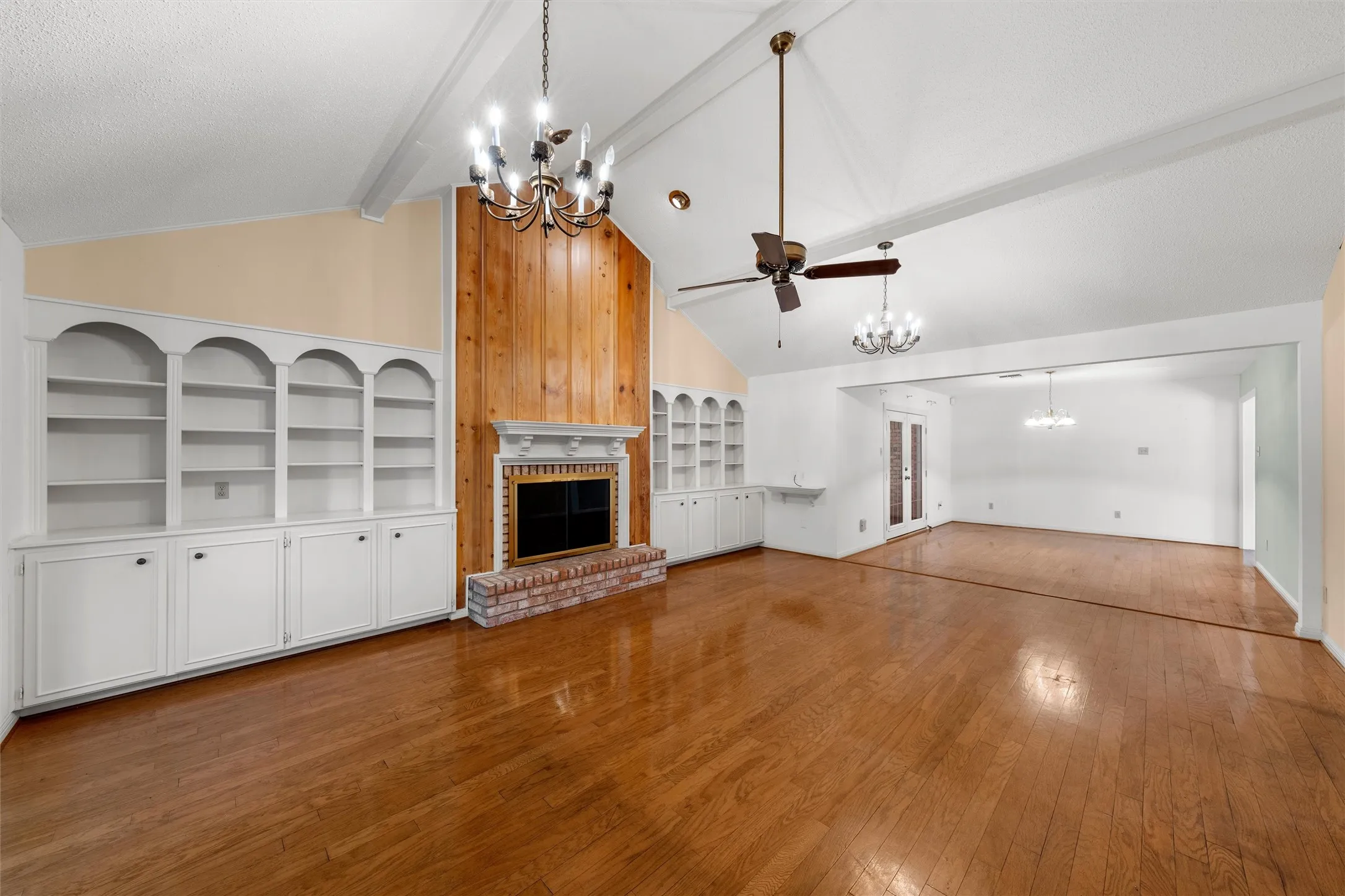Single Family Residence For Sale in Mc Lennan County , 4400 Westchester Drive, Waco, Texas 76710, 2 Bedroom, 2 Bathroom, 2 Garage spaces, 1,681 Sqft, built in 1972, mls#21373934, Real Estate Agent in Waco, Homes For Sale in Mc Lennan county, Homes For Sale in Waco, Realtor in Waco Texas, Real Estate Brokerage Independent Realty Texas, Luminita Cordes Realtor