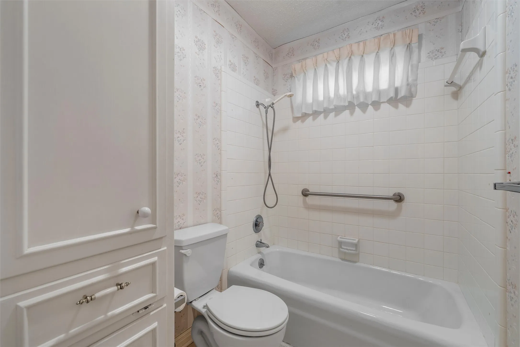Single Family Residence For Sale in Mc Lennan County , 4400 Westchester Drive, Waco, Texas 76710, 2 Bedroom, 2 Bathroom, 2 Garage spaces, 1,681 Sqft, built in 1972, mls#21373934, Real Estate Agent in Waco, Homes For Sale in Mc Lennan county, Homes For Sale in Waco, Realtor in Waco Texas, Real Estate Brokerage Independent Realty Texas, Luminita Cordes Realtor