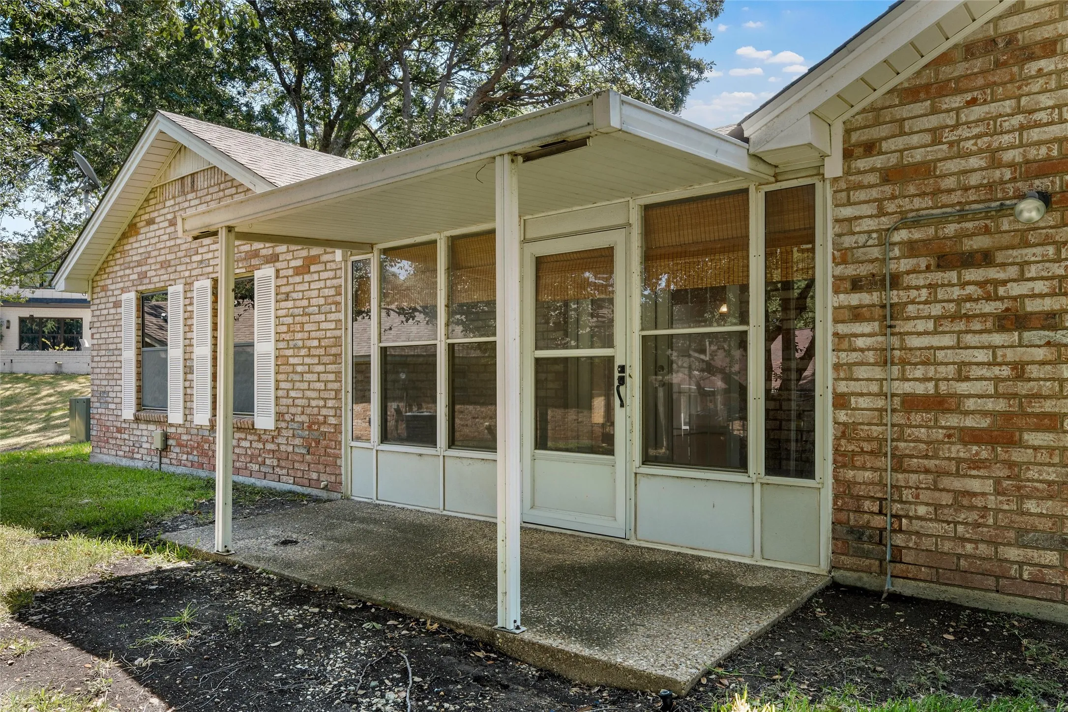 Single Family Residence For Sale in Mc Lennan County , 4400 Westchester Drive, Waco, Texas 76710, 2 Bedroom, 2 Bathroom, 2 Garage spaces, 1,681 Sqft, built in 1972, mls#21373934, Real Estate Agent in Waco, Homes For Sale in Mc Lennan county, Homes For Sale in Waco, Realtor in Waco Texas, Real Estate Brokerage Independent Realty Texas, Luminita Cordes Realtor