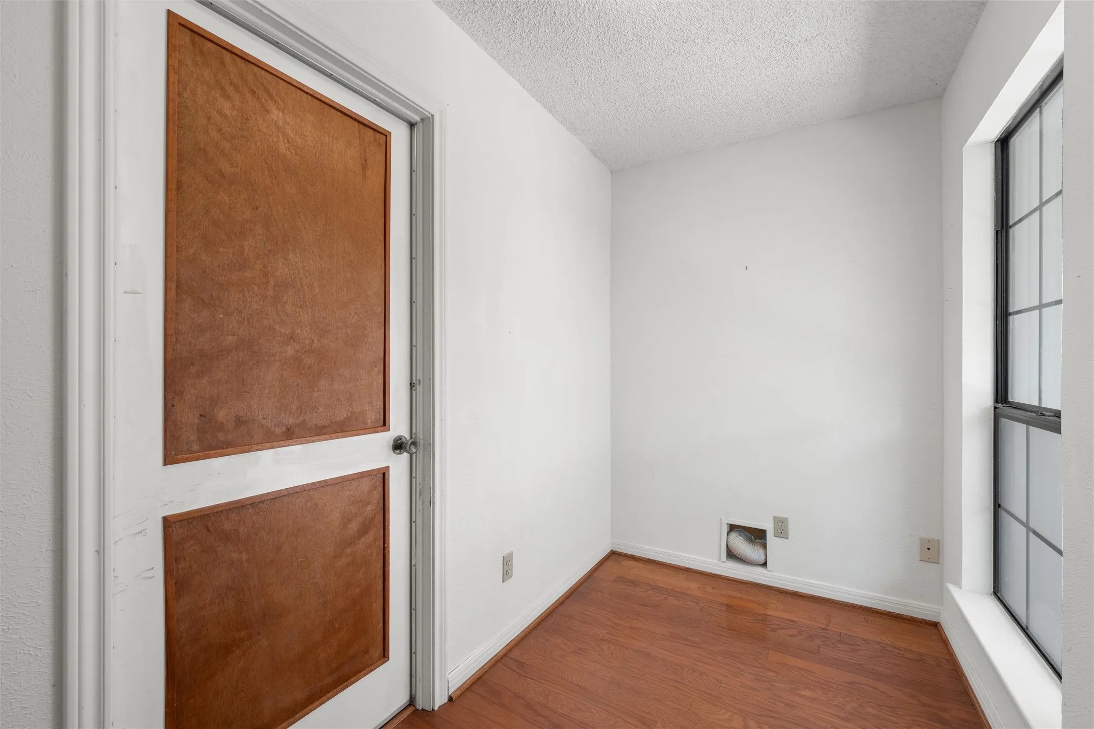 Single Family Residence For Sale in Mc Lennan County , 4400 Westchester Drive, Waco, Texas 76710, 2 Bedroom, 2 Bathroom, 2 Garage spaces, 1,681 Sqft, built in 1972, mls#21373934, Real Estate Agent in Waco, Homes For Sale in Mc Lennan county, Homes For Sale in Waco, Realtor in Waco Texas, Real Estate Brokerage Independent Realty Texas, Luminita Cordes Realtor