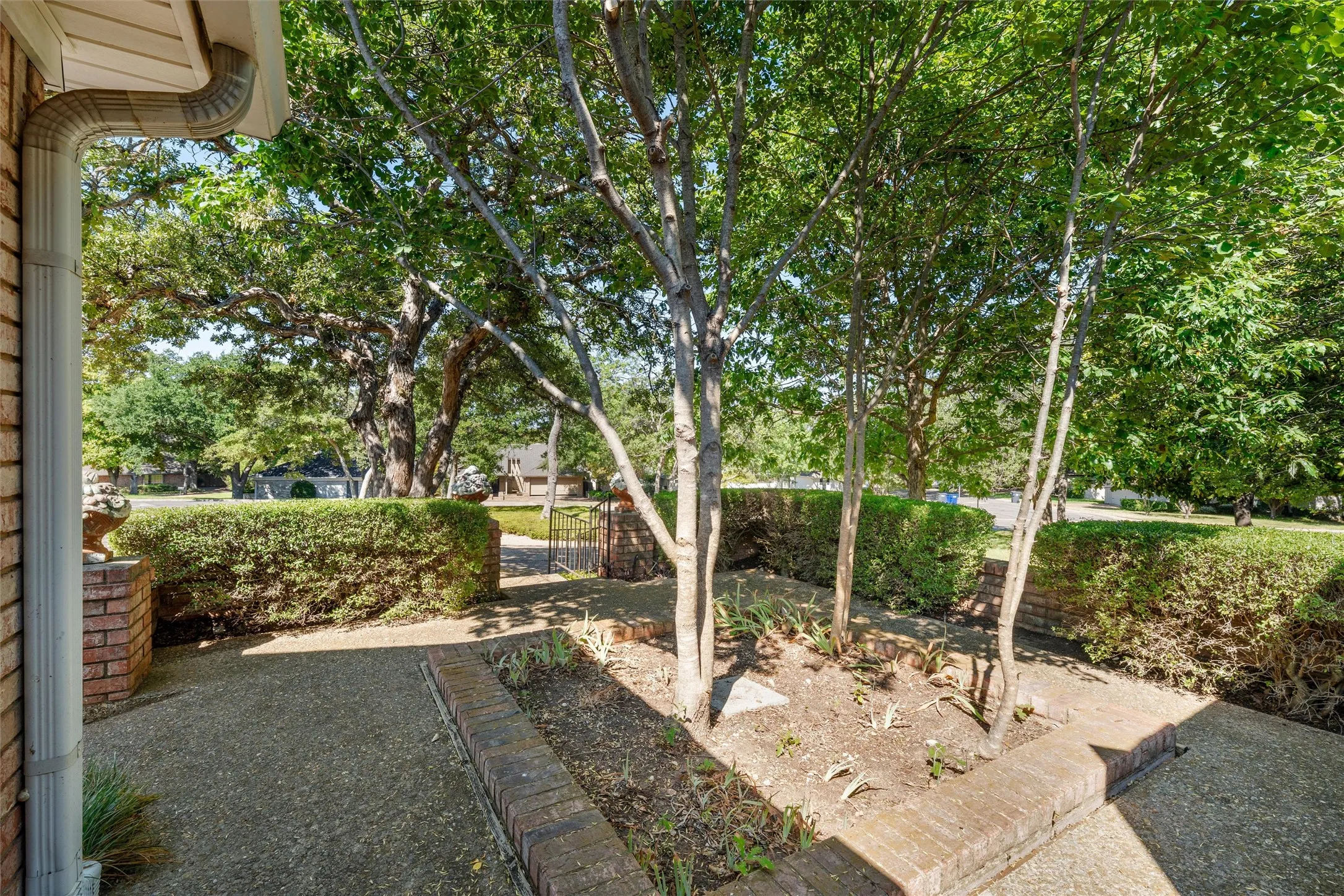 Single Family Residence For Sale in Mc Lennan County , 4400 Westchester Drive, Waco, Texas 76710, 2 Bedroom, 2 Bathroom, 2 Garage spaces, 1,681 Sqft, built in 1972, mls#21373934, Real Estate Agent in Waco, Homes For Sale in Mc Lennan county, Homes For Sale in Waco, Realtor in Waco Texas, Real Estate Brokerage Independent Realty Texas, Luminita Cordes Realtor