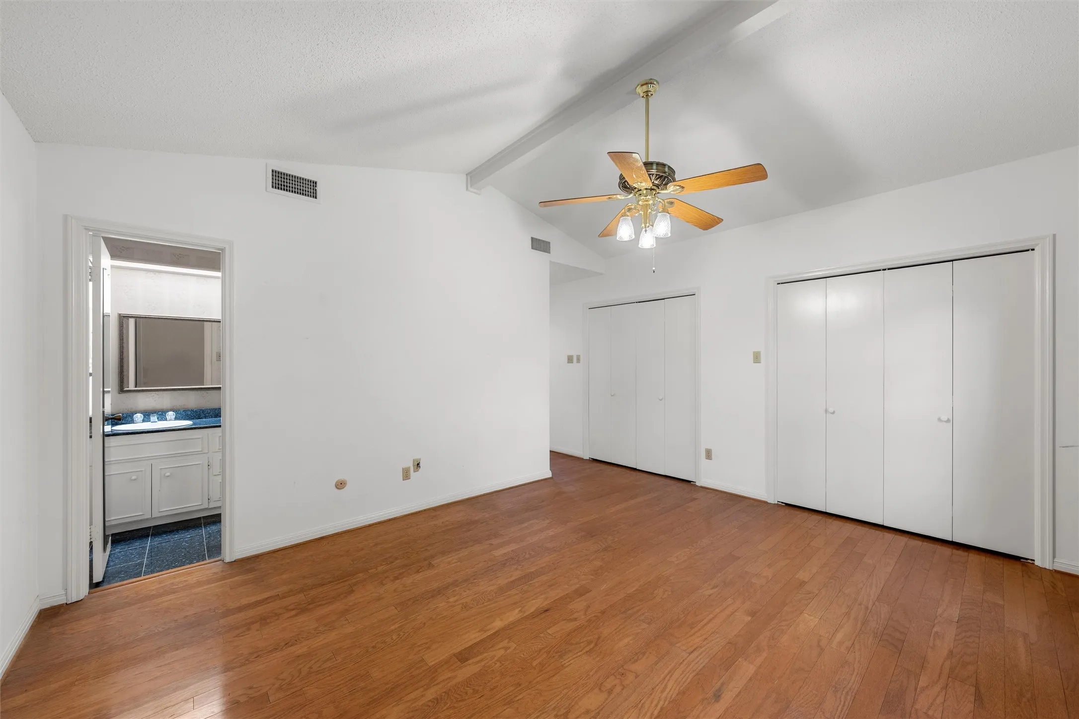 Single Family Residence For Sale in Mc Lennan County , 4400 Westchester Drive, Waco, Texas 76710, 2 Bedroom, 2 Bathroom, 2 Garage spaces, 1,681 Sqft, built in 1972, mls#21373934, Real Estate Agent in Waco, Homes For Sale in Mc Lennan county, Homes For Sale in Waco, Realtor in Waco Texas, Real Estate Brokerage Independent Realty Texas, Luminita Cordes Realtor