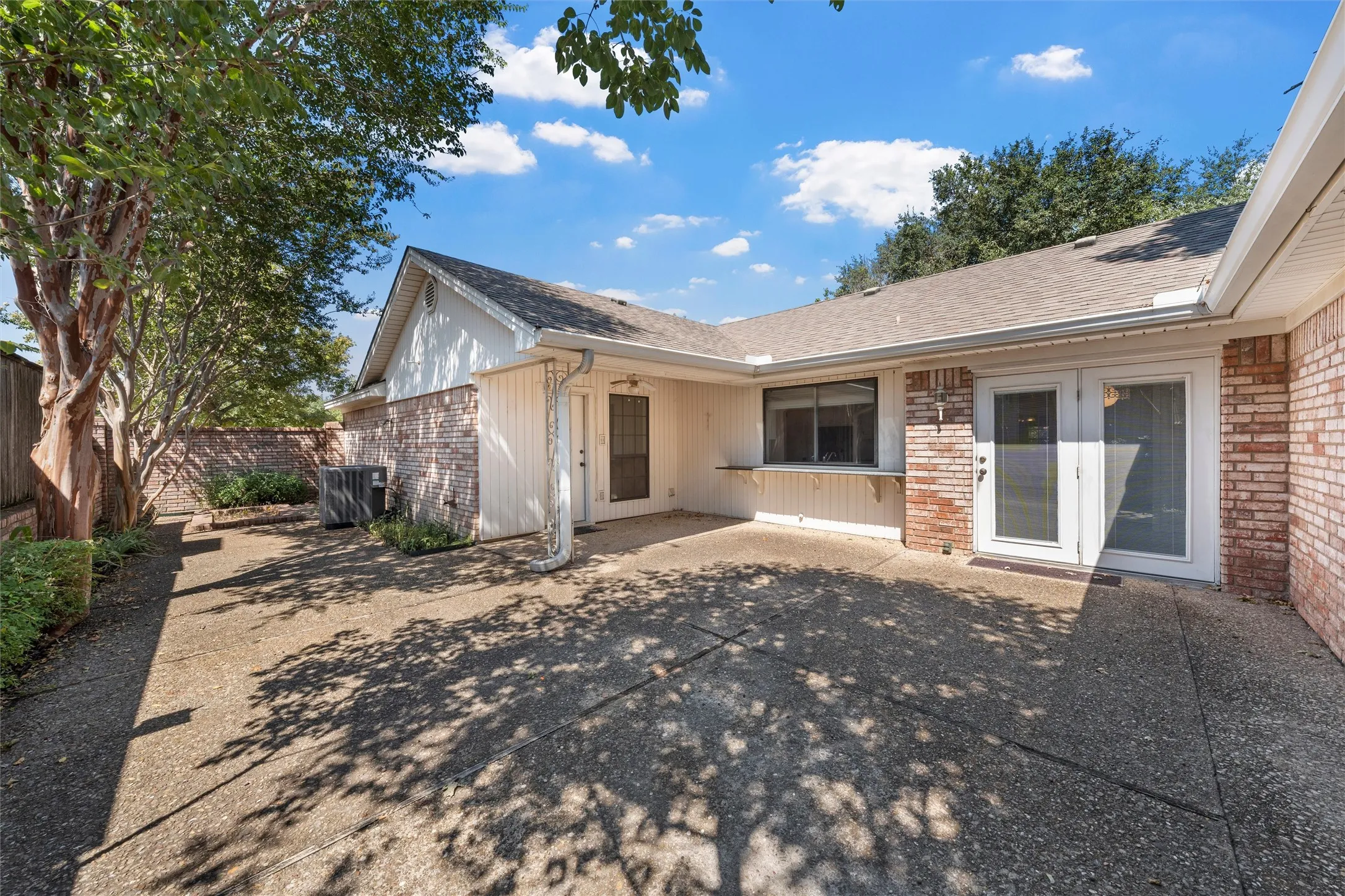 Single Family Residence For Sale in Mc Lennan County , 4400 Westchester Drive, Waco, Texas 76710, 2 Bedroom, 2 Bathroom, 2 Garage spaces, 1,681 Sqft, built in 1972, mls#21373934, Real Estate Agent in Waco, Homes For Sale in Mc Lennan county, Homes For Sale in Waco, Realtor in Waco Texas, Real Estate Brokerage Independent Realty Texas, Luminita Cordes Realtor