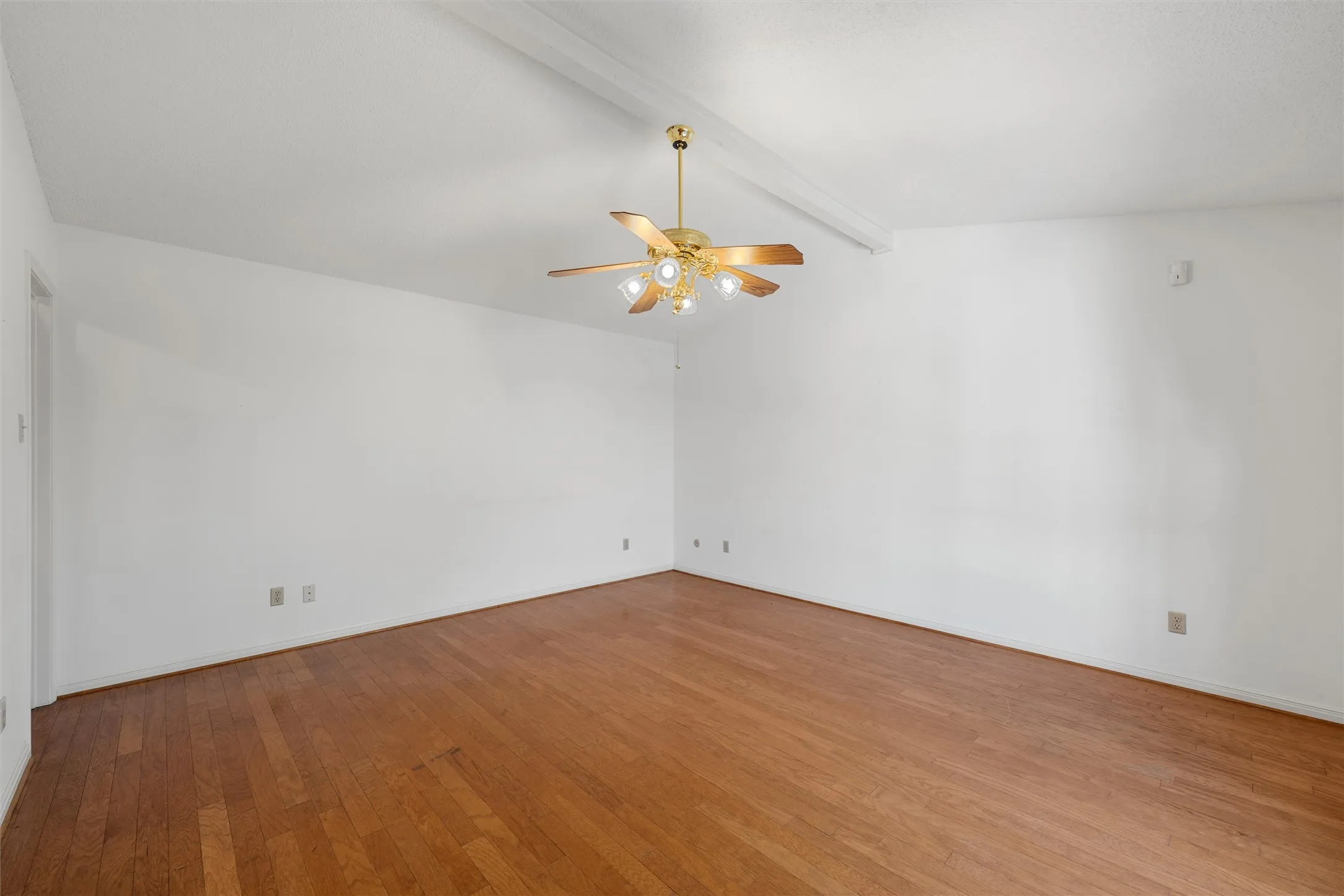 Single Family Residence For Sale in Mc Lennan County , 4400 Westchester Drive, Waco, Texas 76710, 2 Bedroom, 2 Bathroom, 2 Garage spaces, 1,681 Sqft, built in 1972, mls#21373934, Real Estate Agent in Waco, Homes For Sale in Mc Lennan county, Homes For Sale in Waco, Realtor in Waco Texas, Real Estate Brokerage Independent Realty Texas, Luminita Cordes Realtor