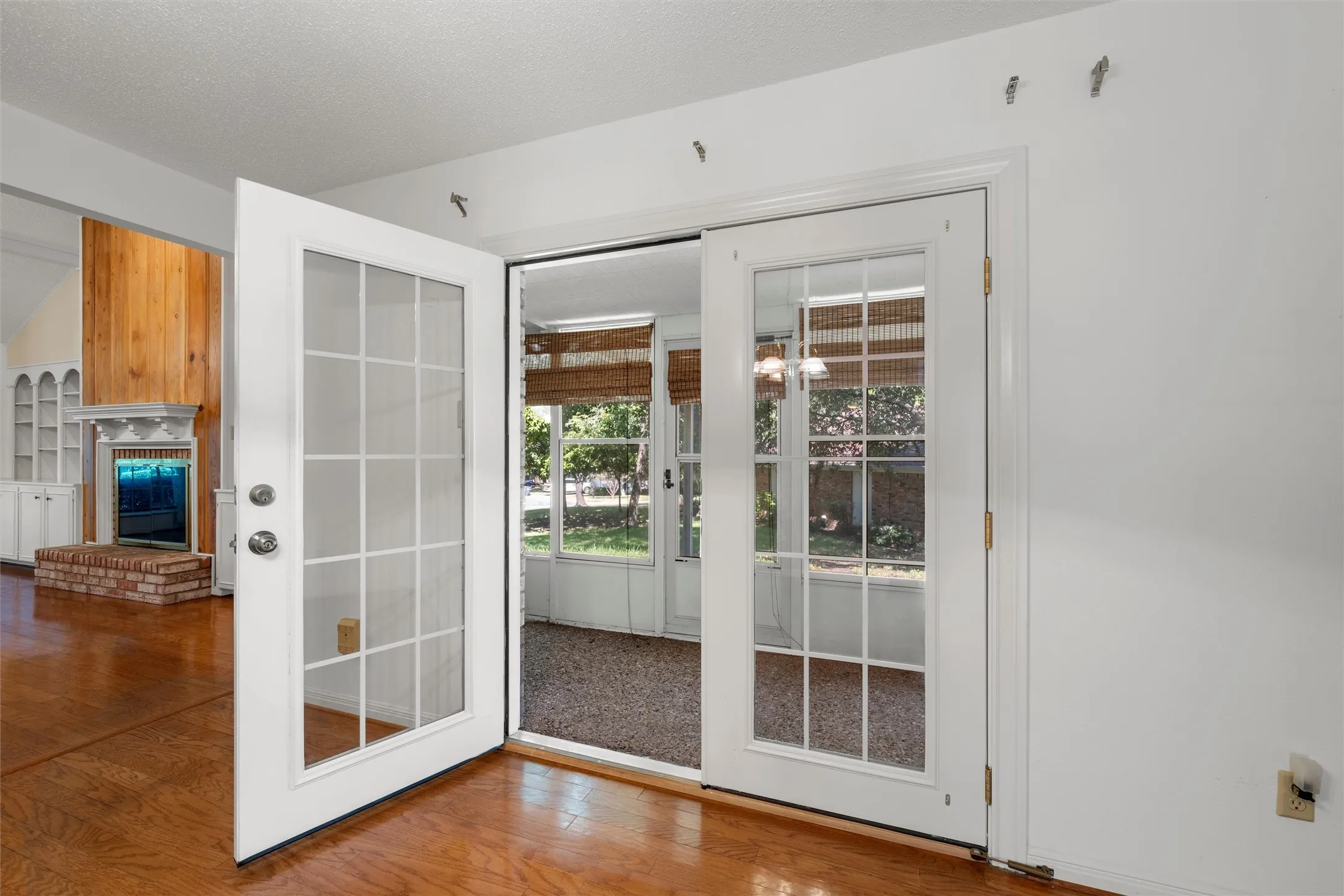 Single Family Residence For Sale in Mc Lennan County , 4400 Westchester Drive, Waco, Texas 76710, 2 Bedroom, 2 Bathroom, 2 Garage spaces, 1,681 Sqft, built in 1972, mls#21373934, Real Estate Agent in Waco, Homes For Sale in Mc Lennan county, Homes For Sale in Waco, Realtor in Waco Texas, Real Estate Brokerage Independent Realty Texas, Luminita Cordes Realtor