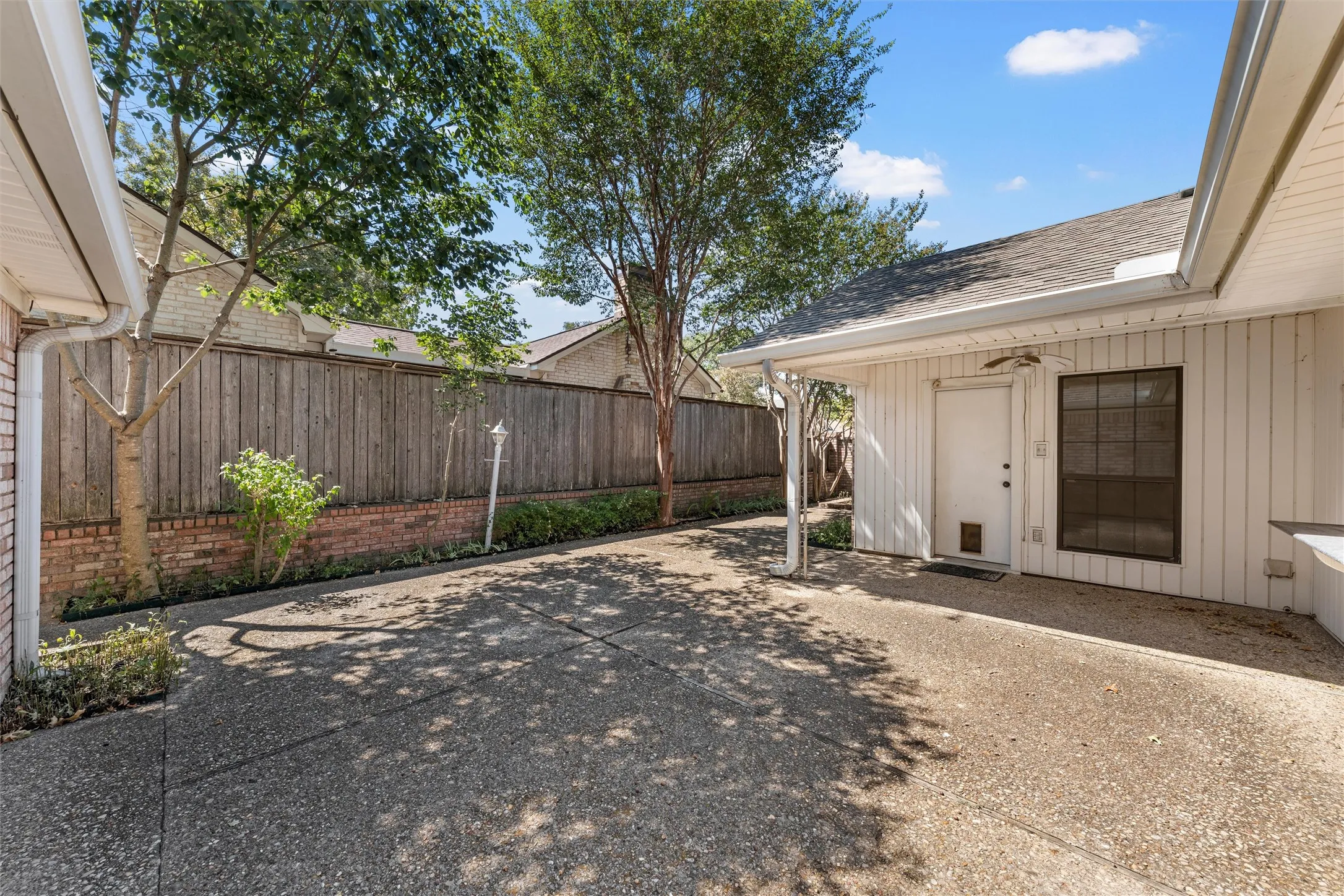Single Family Residence For Sale in Mc Lennan County , 4400 Westchester Drive, Waco, Texas 76710, 2 Bedroom, 2 Bathroom, 2 Garage spaces, 1,681 Sqft, built in 1972, mls#21373934, Real Estate Agent in Waco, Homes For Sale in Mc Lennan county, Homes For Sale in Waco, Realtor in Waco Texas, Real Estate Brokerage Independent Realty Texas, Luminita Cordes Realtor