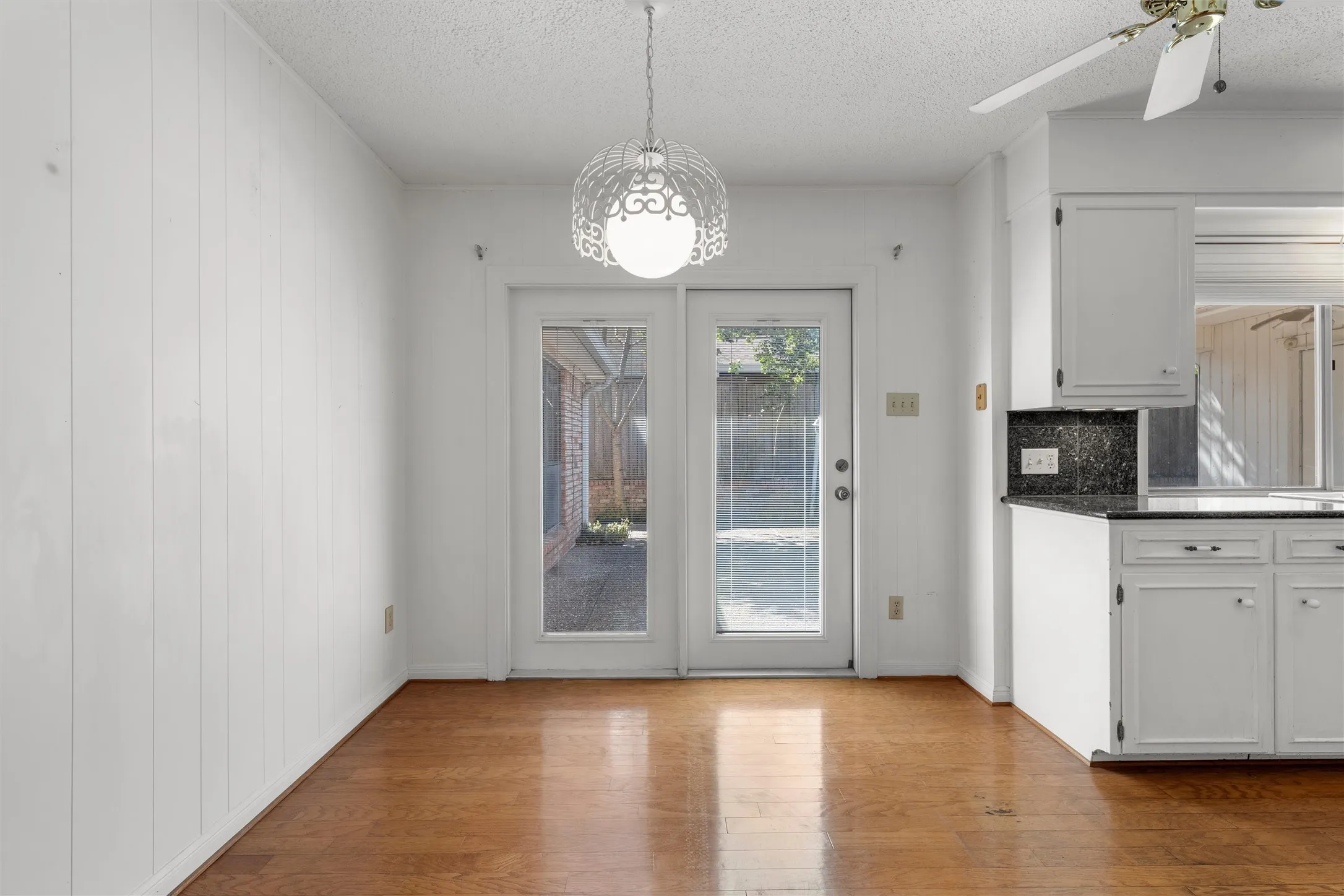 Single Family Residence For Sale in Mc Lennan County , 4400 Westchester Drive, Waco, Texas 76710, 2 Bedroom, 2 Bathroom, 2 Garage spaces, 1,681 Sqft, built in 1972, mls#21373934, Real Estate Agent in Waco, Homes For Sale in Mc Lennan county, Homes For Sale in Waco, Realtor in Waco Texas, Real Estate Brokerage Independent Realty Texas, Luminita Cordes Realtor