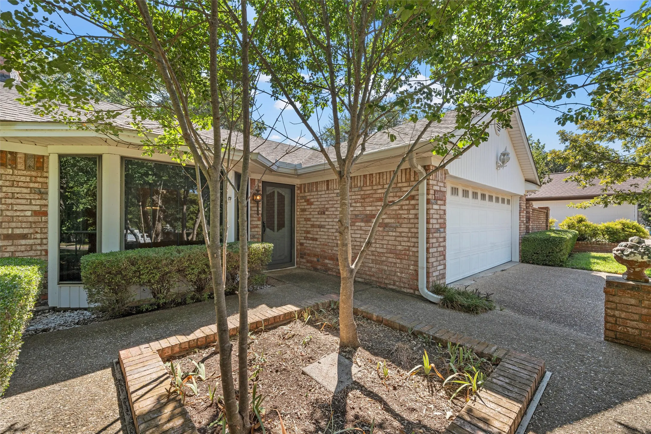 Single Family Residence For Sale in Mc Lennan County , 4400 Westchester Drive, Waco, Texas 76710, 2 Bedroom, 2 Bathroom, 2 Garage spaces, 1,681 Sqft, built in 1972, mls#21373934, Real Estate Agent in Waco, Homes For Sale in Mc Lennan county, Homes For Sale in Waco, Realtor in Waco Texas, Real Estate Brokerage Independent Realty Texas, Luminita Cordes Realtor