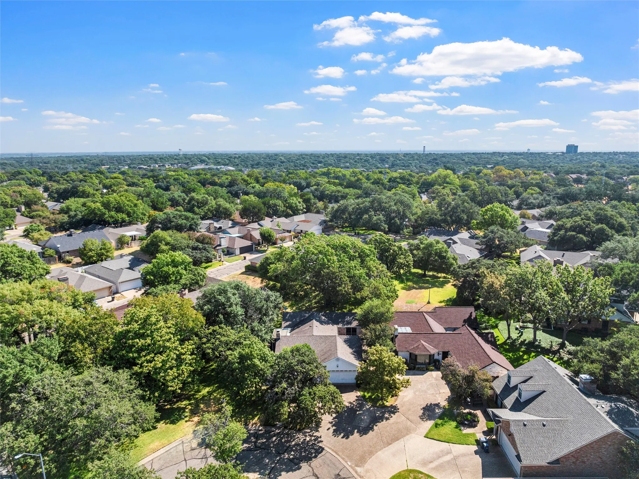 Single Family Residence For Sale in Mc Lennan County , 4400 Westchester Drive, Waco, Texas 76710, 2 Bedroom, 2 Bathroom, 2 Garage spaces, 1,681 Sqft, built in 1972, mls#21373934, Real Estate Agent in Waco, Homes For Sale in Mc Lennan county, Homes For Sale in Waco, Realtor in Waco Texas, Real Estate Brokerage Independent Realty Texas, Luminita Cordes Realtor