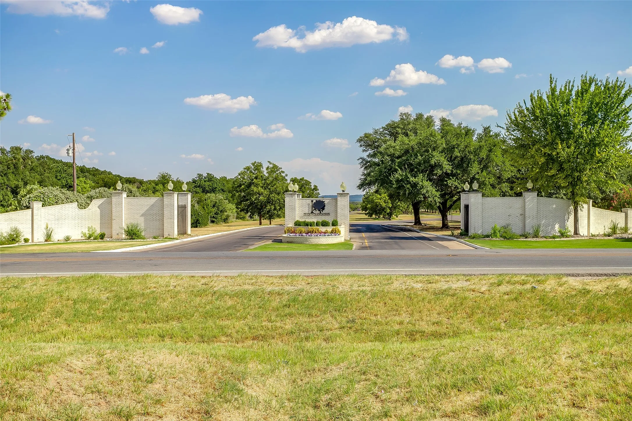 Single Family Residence For Sale in Hood County , 2716 Village Road, Granbury, Texas 76049, 4 Bedroom, 3 Bathroom, 3 Garage spaces, 2,609 Sqft, built in 2022, mls#21373149, Real Estate Agent in Granbury, Homes For Sale in Hood county, Homes For Sale in Granbury, Realtor in Granbury Texas, Real Estate Brokerage Independent Realty Texas, Luminita Cordes Realtor