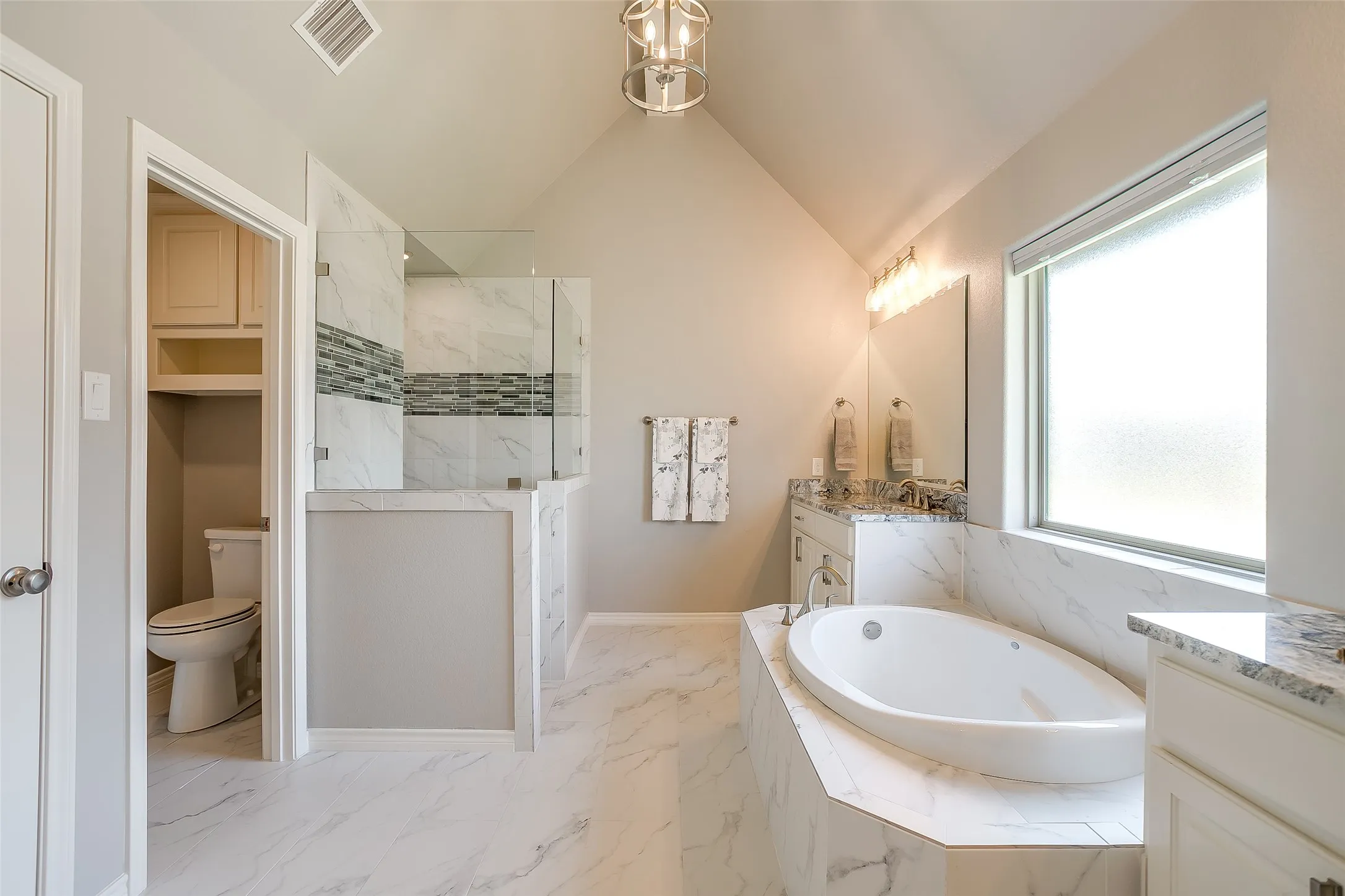 Single Family Residence For Sale in Hood County , 2716 Village Road, Granbury, Texas 76049, 4 Bedroom, 3 Bathroom, 3 Garage spaces, 2,609 Sqft, built in 2022, mls#21373149, Real Estate Agent in Granbury, Homes For Sale in Hood county, Homes For Sale in Granbury, Realtor in Granbury Texas, Real Estate Brokerage Independent Realty Texas, Luminita Cordes Realtor