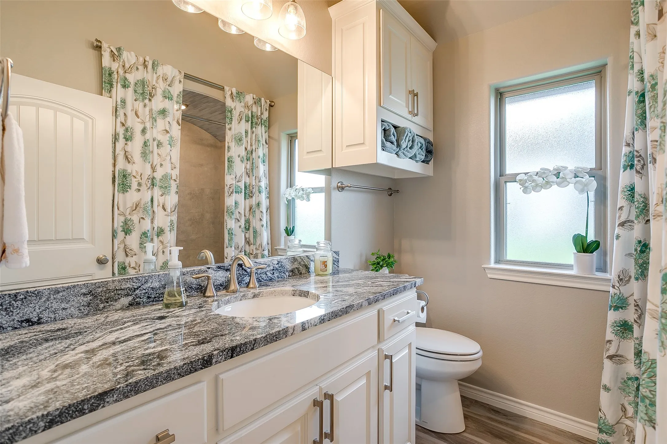 Single Family Residence For Sale in Hood County , 2716 Village Road, Granbury, Texas 76049, 4 Bedroom, 3 Bathroom, 3 Garage spaces, 2,609 Sqft, built in 2022, mls#21373149, Real Estate Agent in Granbury, Homes For Sale in Hood county, Homes For Sale in Granbury, Realtor in Granbury Texas, Real Estate Brokerage Independent Realty Texas, Luminita Cordes Realtor