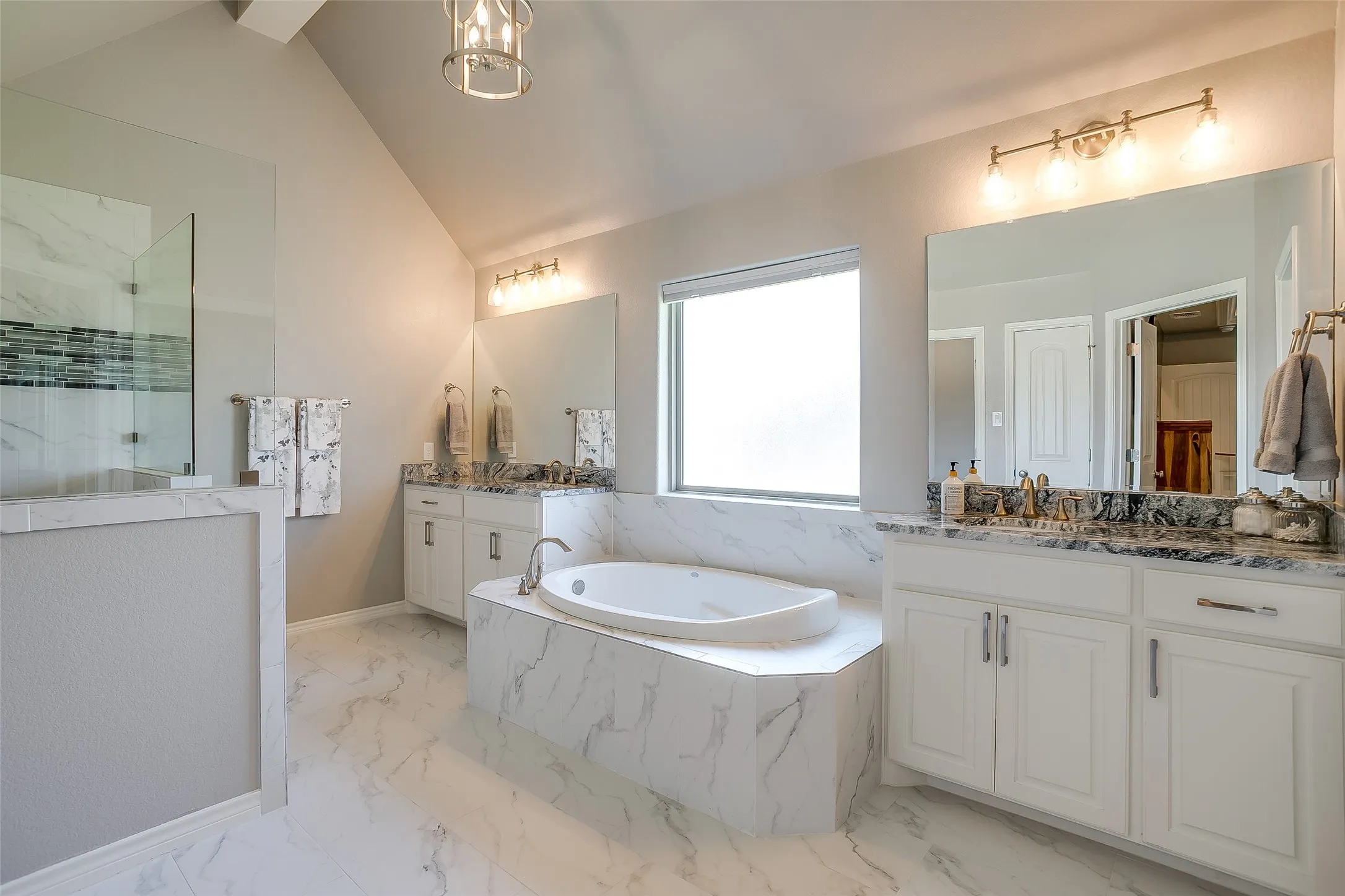 Single Family Residence For Sale in Hood County , 2716 Village Road, Granbury, Texas 76049, 4 Bedroom, 3 Bathroom, 3 Garage spaces, 2,609 Sqft, built in 2022, mls#21373149, Real Estate Agent in Granbury, Homes For Sale in Hood county, Homes For Sale in Granbury, Realtor in Granbury Texas, Real Estate Brokerage Independent Realty Texas, Luminita Cordes Realtor