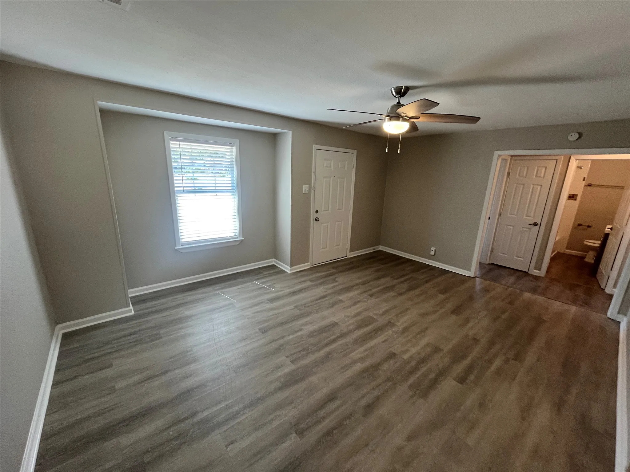 Single Family Residence For Rent in Dallas County , 710 Apache Trace, Grand Prairie, Texas 75051, 3 Bedroom, 1 Bathroom, Garage spaces, 1,009 Sqft, built in 1942, mls#21332388, Real Estate Agent in Grand Prairie, Homes For Rent in Dallas county, Homes For Rent in Grand Prairie, Realtor in Grand Prairie Texas, Real Estate Brokerage Independent Realty Texas, Luminita Cordes Realtor