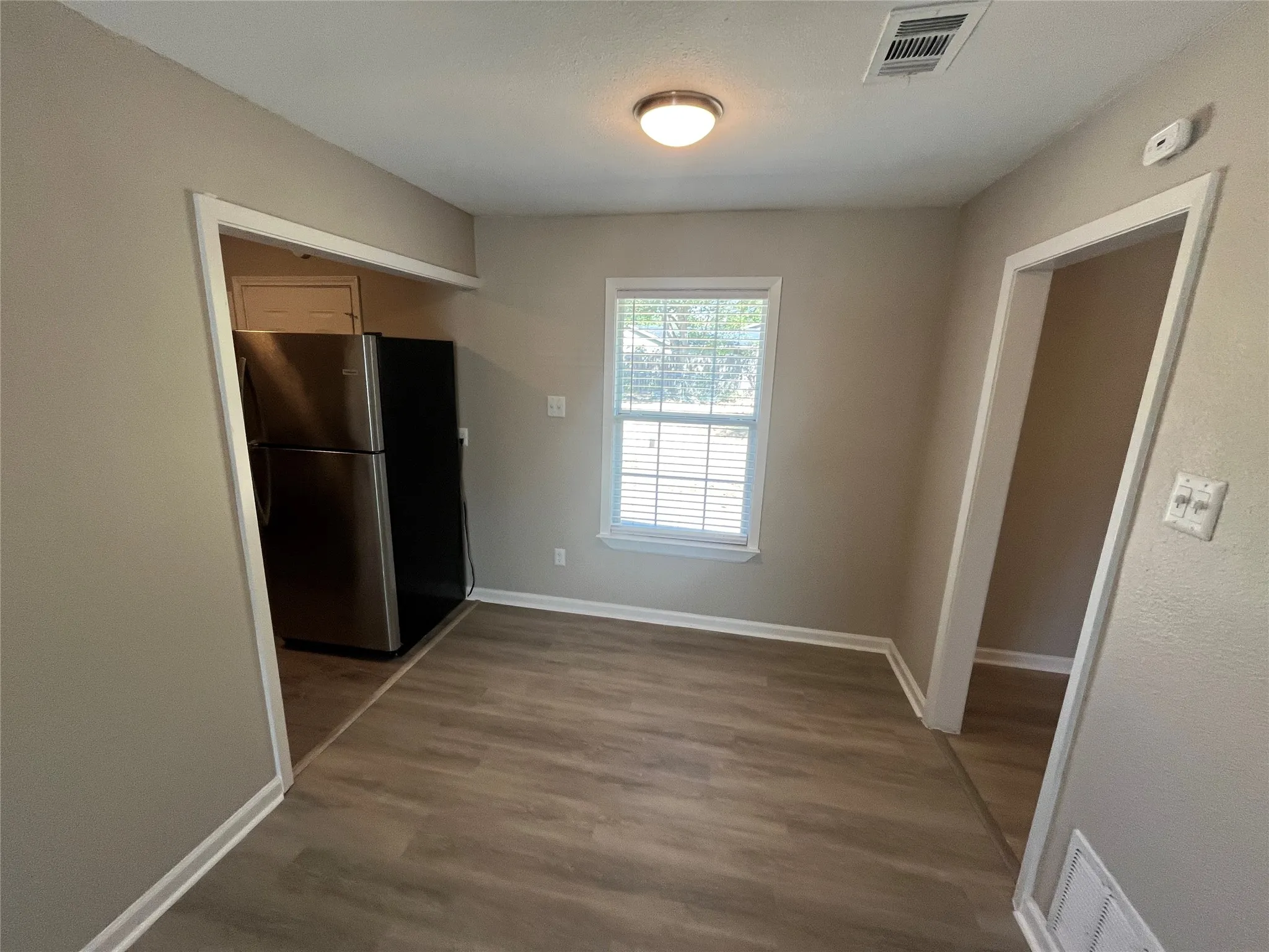 Single Family Residence For Rent in Dallas County , 710 Apache Trace, Grand Prairie, Texas 75051, 3 Bedroom, 1 Bathroom, Garage spaces, 1,009 Sqft, built in 1942, mls#21332388, Real Estate Agent in Grand Prairie, Homes For Rent in Dallas county, Homes For Rent in Grand Prairie, Realtor in Grand Prairie Texas, Real Estate Brokerage Independent Realty Texas, Luminita Cordes Realtor