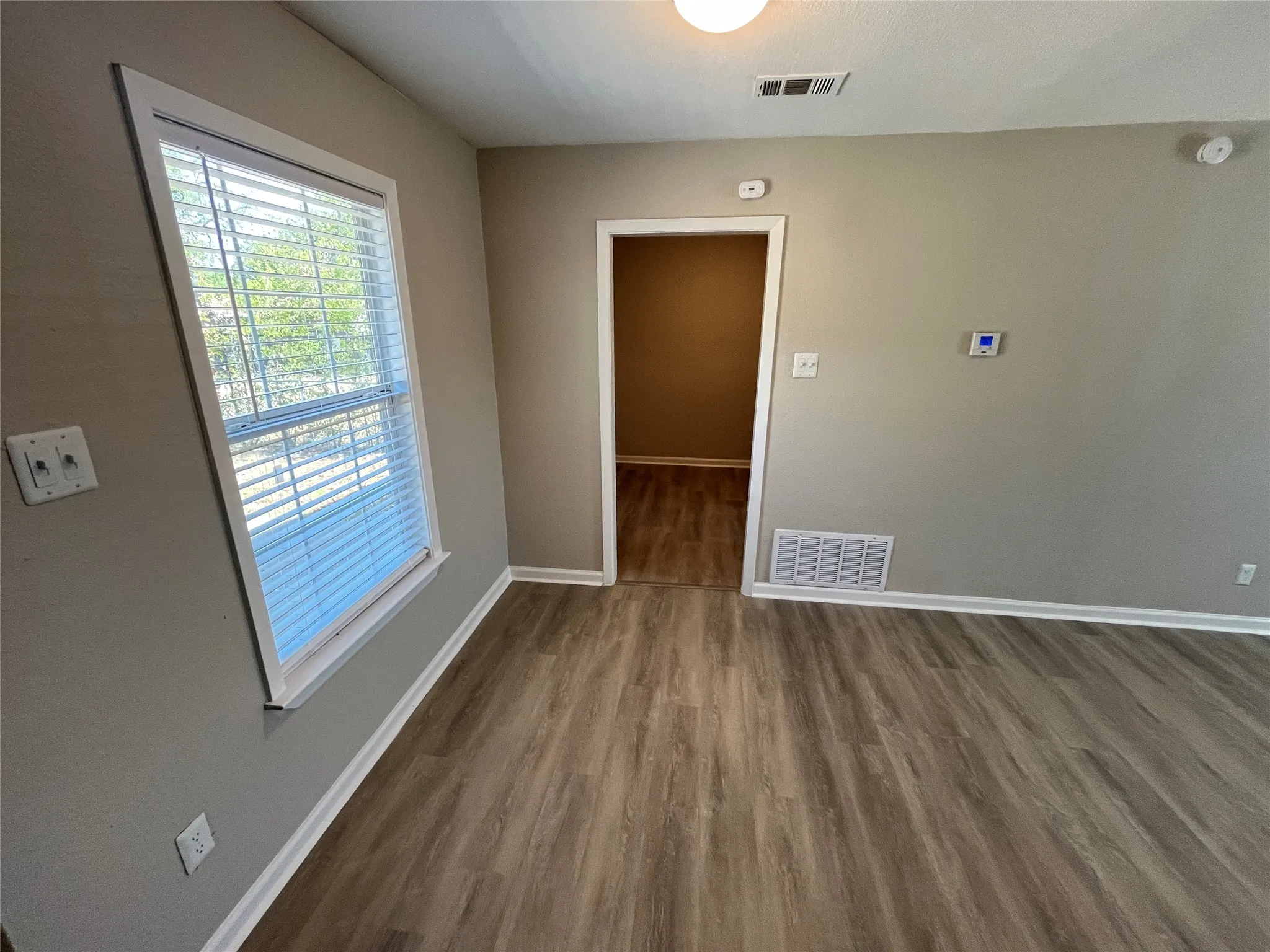 Single Family Residence For Rent in Dallas County , 710 Apache Trace, Grand Prairie, Texas 75051, 3 Bedroom, 1 Bathroom, Garage spaces, 1,009 Sqft, built in 1942, mls#21332388, Real Estate Agent in Grand Prairie, Homes For Rent in Dallas county, Homes For Rent in Grand Prairie, Realtor in Grand Prairie Texas, Real Estate Brokerage Independent Realty Texas, Luminita Cordes Realtor