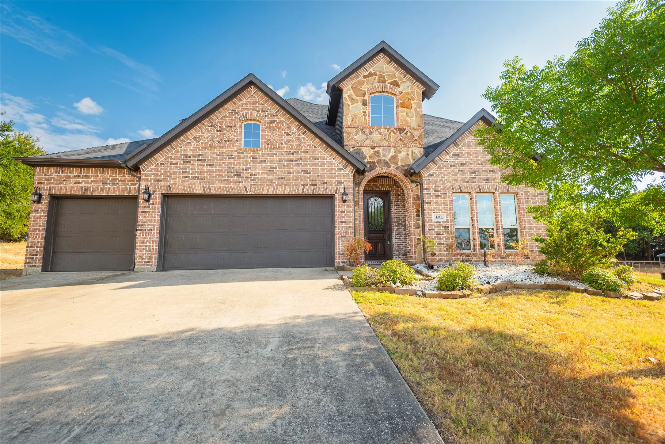 Single Family Residence For Sale in Collin County , 1311 Firefly Ridge, Blue Ridge, Texas 75424, 4 Bedroom, 3 Bathroom, 3 Garage spaces, 2,688 Sqft, built in 2016, mls#21374969, Real Estate Agent in Blue Ridge, Homes For Sale in Collin county, Homes For Sale in Blue Ridge, Realtor in Blue Ridge Texas, Real Estate Brokerage Independent Realty Texas, Luminita Cordes Realtor