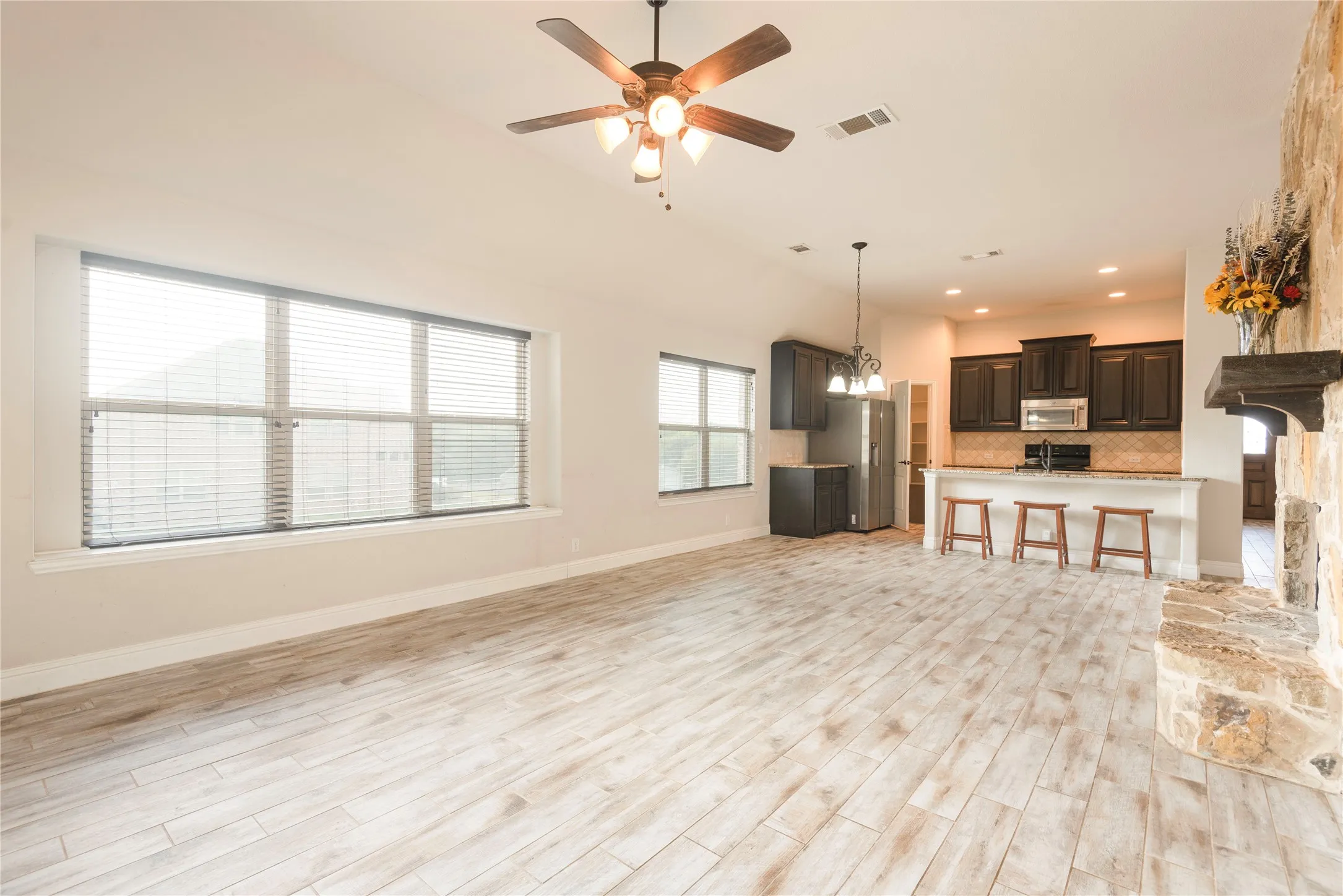 Single Family Residence For Sale in Collin County , 1311 Firefly Ridge, Blue Ridge, Texas 75424, 4 Bedroom, 3 Bathroom, 3 Garage spaces, 2,688 Sqft, built in 2016, mls#21374969, Real Estate Agent in Blue Ridge, Homes For Sale in Collin county, Homes For Sale in Blue Ridge, Realtor in Blue Ridge Texas, Real Estate Brokerage Independent Realty Texas, Luminita Cordes Realtor