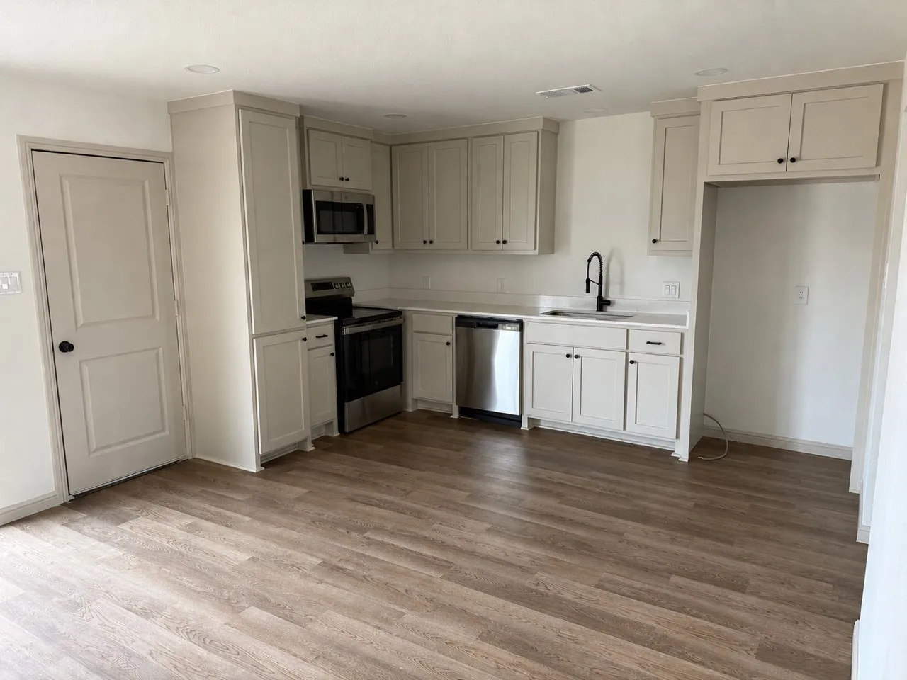 Duplex For Rent in Johnson County , 402 N Nolan River Road A, Cleburne, Texas 76033, 3 Bedroom, 2 Bathroom, 2 Garage spaces, 1,565 Sqft, built in 1986, mls#21362088, Real Estate Agent in Cleburne, Homes For Rent in Johnson county, Homes For Rent in Cleburne, Realtor in Cleburne Texas, Real Estate Brokerage Independent Realty Texas, Luminita Cordes Realtor