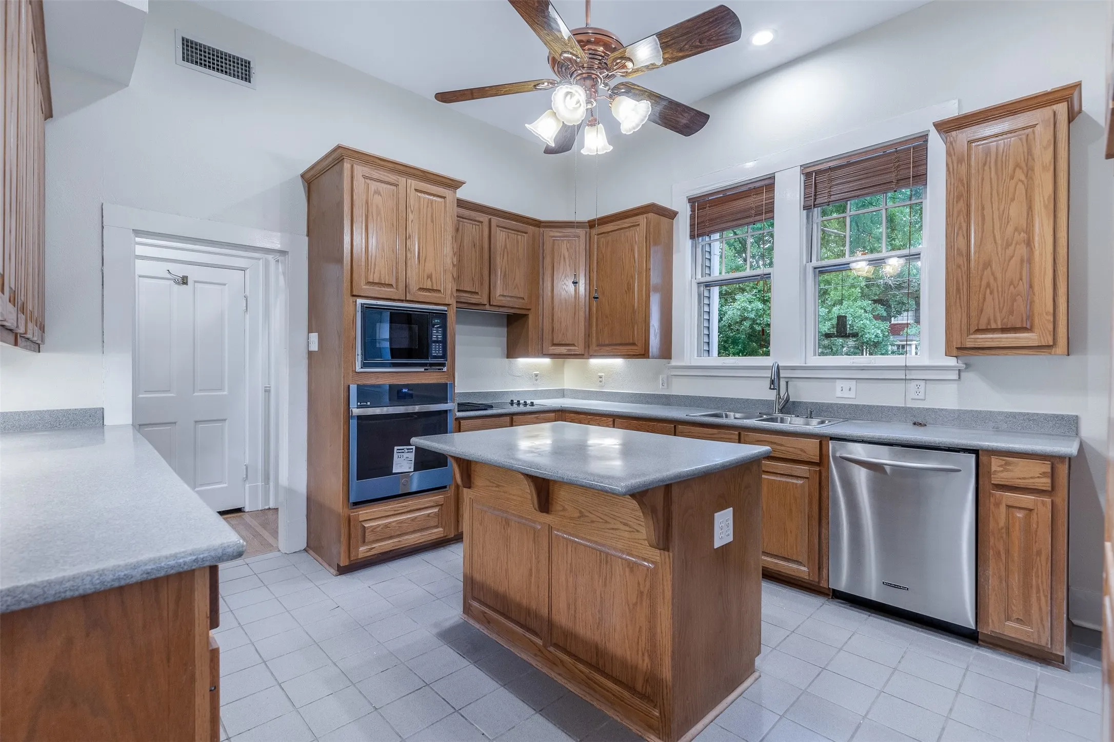 Office For Sale in Grayson County , 721 W Washington Street, Sherman, Texas 75092, 0, 0, Garage spaces, 0 Sqft, built in 1897, mls#21369860, Real Estate Agent in Sherman, Homes For Sale in Grayson county, Homes For Sale in Sherman, Realtor in Sherman Texas, Real Estate Brokerage Independent Realty Texas, Luminita Cordes Realtor