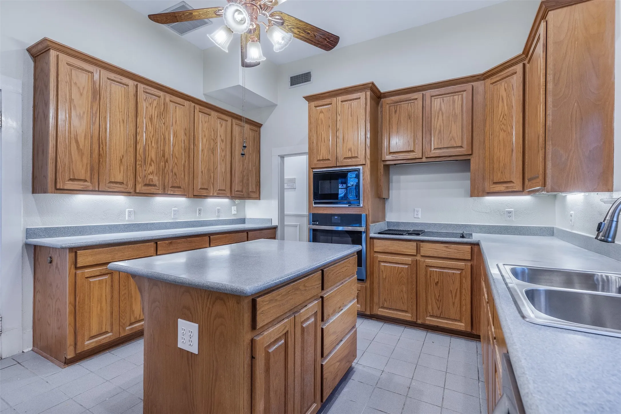 Office For Sale in Grayson County , 721 W Washington Street, Sherman, Texas 75092, 0, 0, Garage spaces, 0 Sqft, built in 1897, mls#21369860, Real Estate Agent in Sherman, Homes For Sale in Grayson county, Homes For Sale in Sherman, Realtor in Sherman Texas, Real Estate Brokerage Independent Realty Texas, Luminita Cordes Realtor