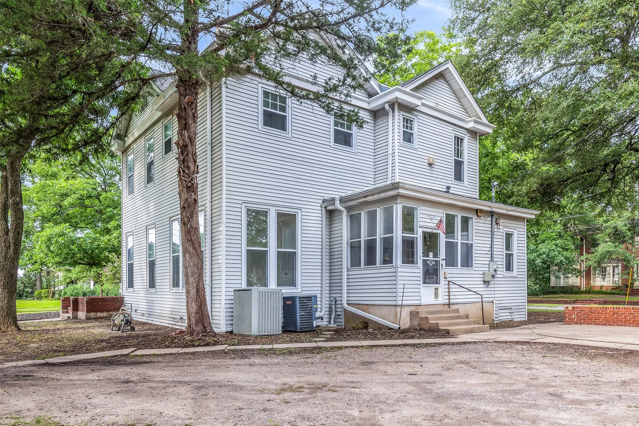 Office For Sale in Grayson County , 721 W Washington Street, Sherman, Texas 75092, 0, 0, Garage spaces, 0 Sqft, built in 1897, mls#21369860, Real Estate Agent in Sherman, Homes For Sale in Grayson county, Homes For Sale in Sherman, Realtor in Sherman Texas, Real Estate Brokerage Independent Realty Texas, Luminita Cordes Realtor
