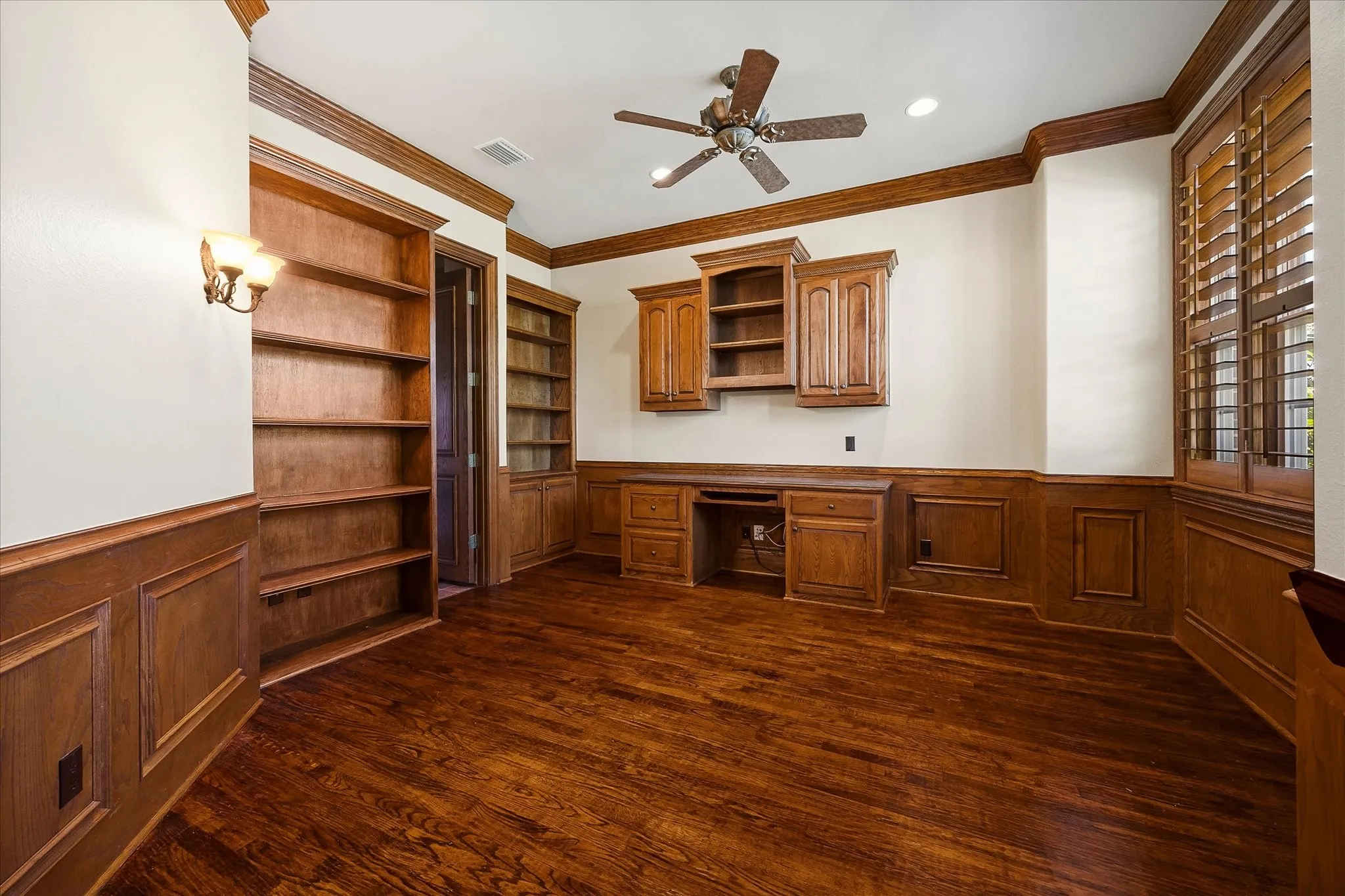 Single Family Residence For Sale in Rockwall County , 804 White Buffalo Lane, Heath, Texas 75032, 5 Bedroom, 5 Bathroom, 3 Garage spaces, 4,154 Sqft, built in 2000, mls#21374734, Real Estate Agent in Heath, Homes For Sale in Rockwall county, Homes For Sale in Heath, Realtor in Heath Texas, Real Estate Brokerage Independent Realty Texas, Luminita Cordes Realtor
