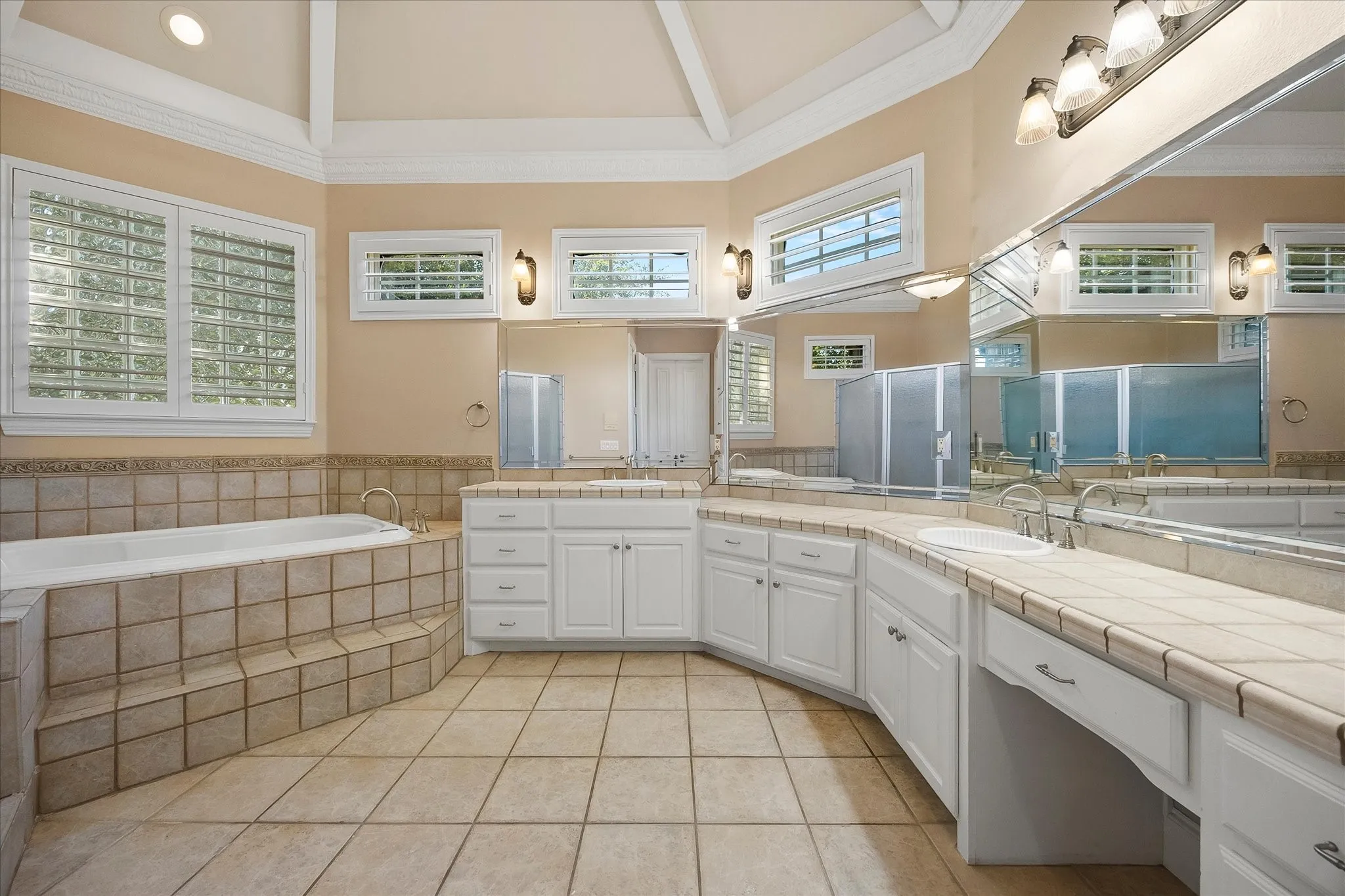 Single Family Residence For Sale in Rockwall County , 804 White Buffalo Lane, Heath, Texas 75032, 5 Bedroom, 5 Bathroom, 3 Garage spaces, 4,154 Sqft, built in 2000, mls#21374734, Real Estate Agent in Heath, Homes For Sale in Rockwall county, Homes For Sale in Heath, Realtor in Heath Texas, Real Estate Brokerage Independent Realty Texas, Luminita Cordes Realtor