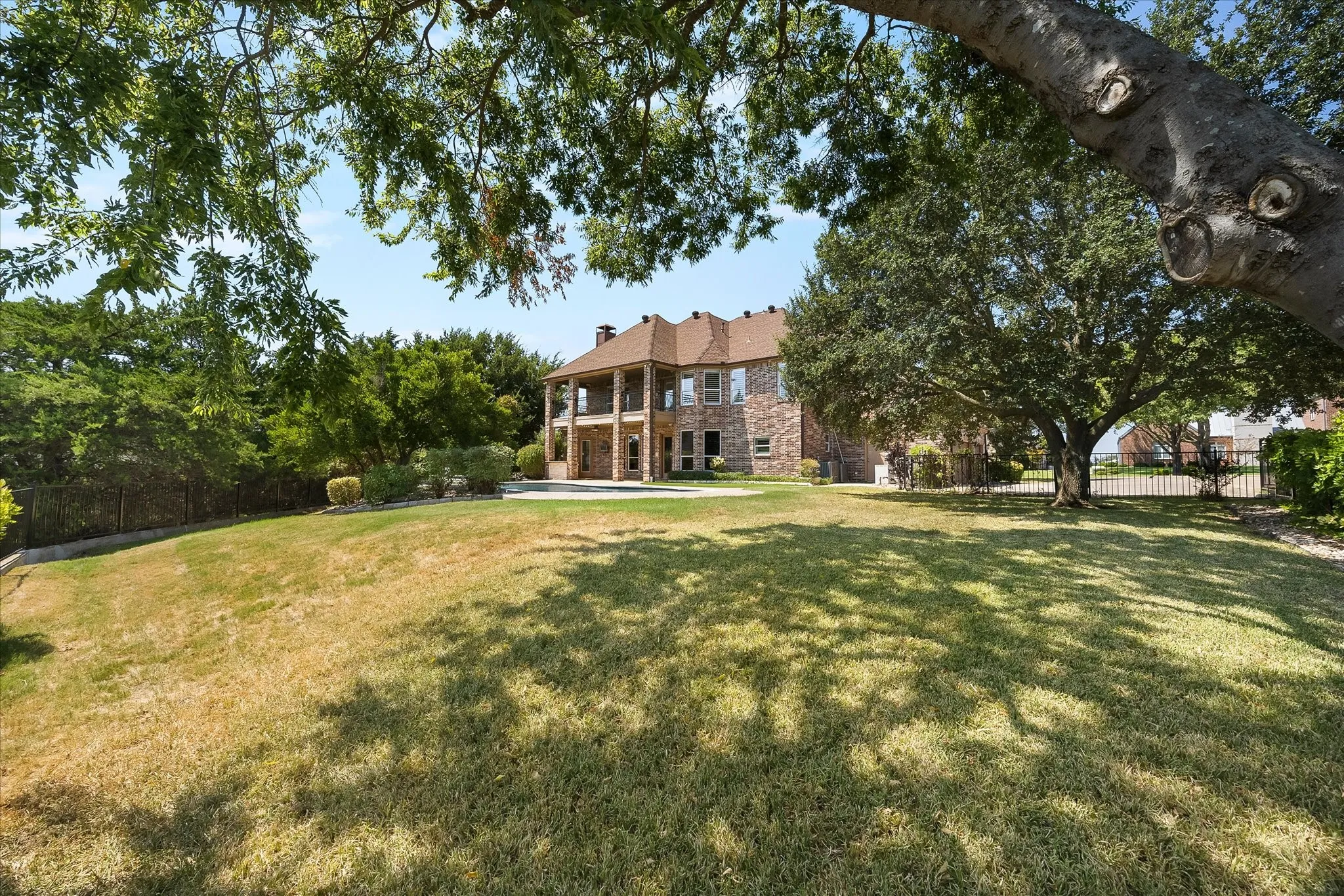Single Family Residence For Sale in Rockwall County , 804 White Buffalo Lane, Heath, Texas 75032, 5 Bedroom, 5 Bathroom, 3 Garage spaces, 4,154 Sqft, built in 2000, mls#21374734, Real Estate Agent in Heath, Homes For Sale in Rockwall county, Homes For Sale in Heath, Realtor in Heath Texas, Real Estate Brokerage Independent Realty Texas, Luminita Cordes Realtor