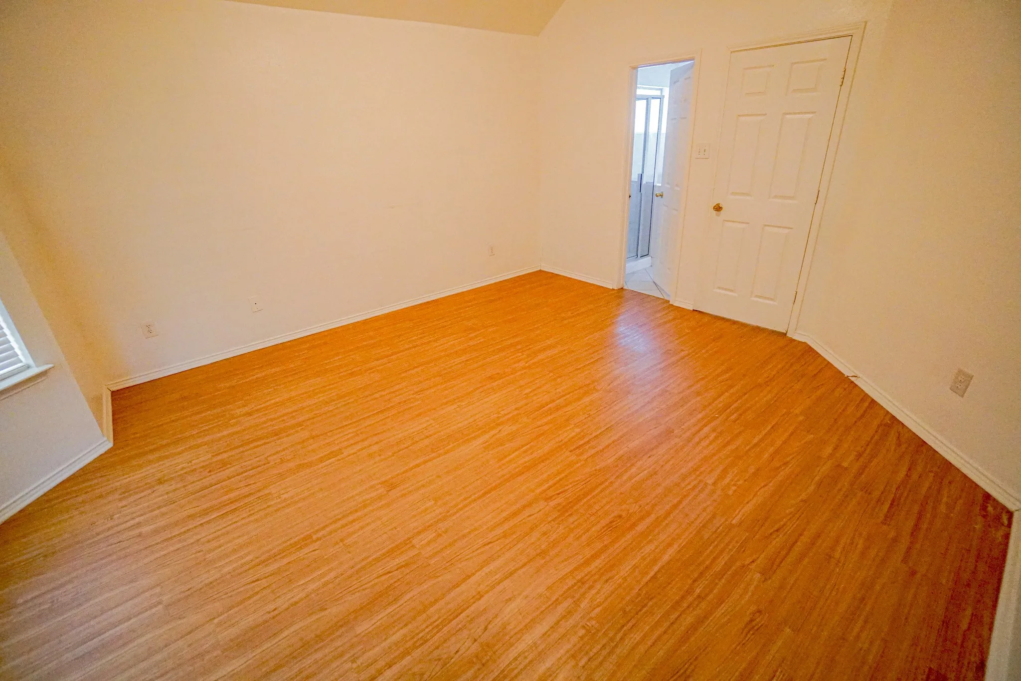 Single Family Residence For Rent in Tarrant County , 933 Blossomwood Court, Arlington, Texas 76017, 4 Bedroom, 2 Bathroom, 2 Garage spaces, 1,824 Sqft, built in 1993, mls#21371831, Real Estate Agent in Arlington, Homes For Rent in Tarrant county, Homes For Rent in Arlington, Realtor in Arlington Texas, Real Estate Brokerage Independent Realty Texas, Luminita Cordes Realtor