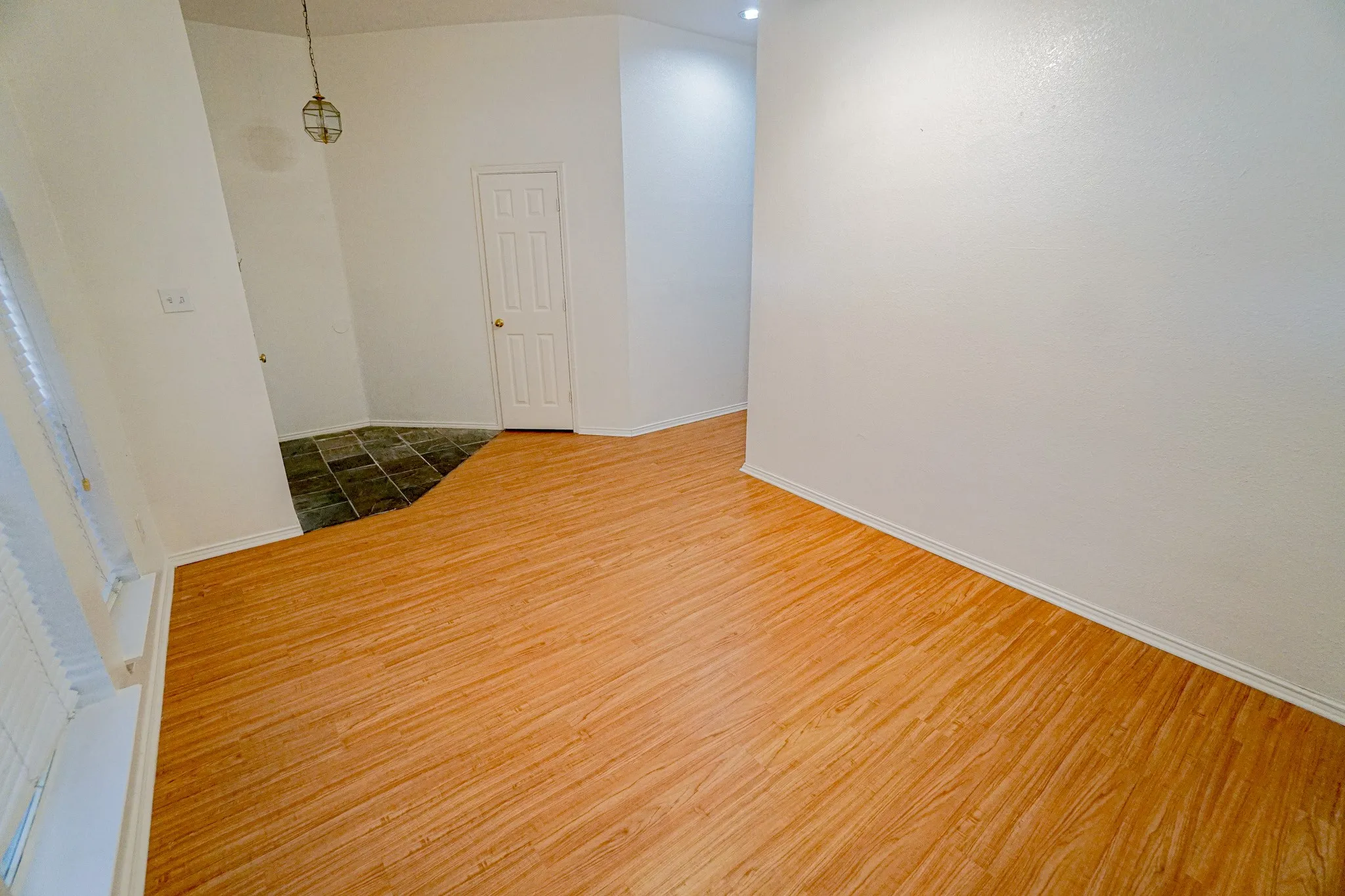 Single Family Residence For Rent in Tarrant County , 933 Blossomwood Court, Arlington, Texas 76017, 4 Bedroom, 2 Bathroom, 2 Garage spaces, 1,824 Sqft, built in 1993, mls#21371831, Real Estate Agent in Arlington, Homes For Rent in Tarrant county, Homes For Rent in Arlington, Realtor in Arlington Texas, Real Estate Brokerage Independent Realty Texas, Luminita Cordes Realtor