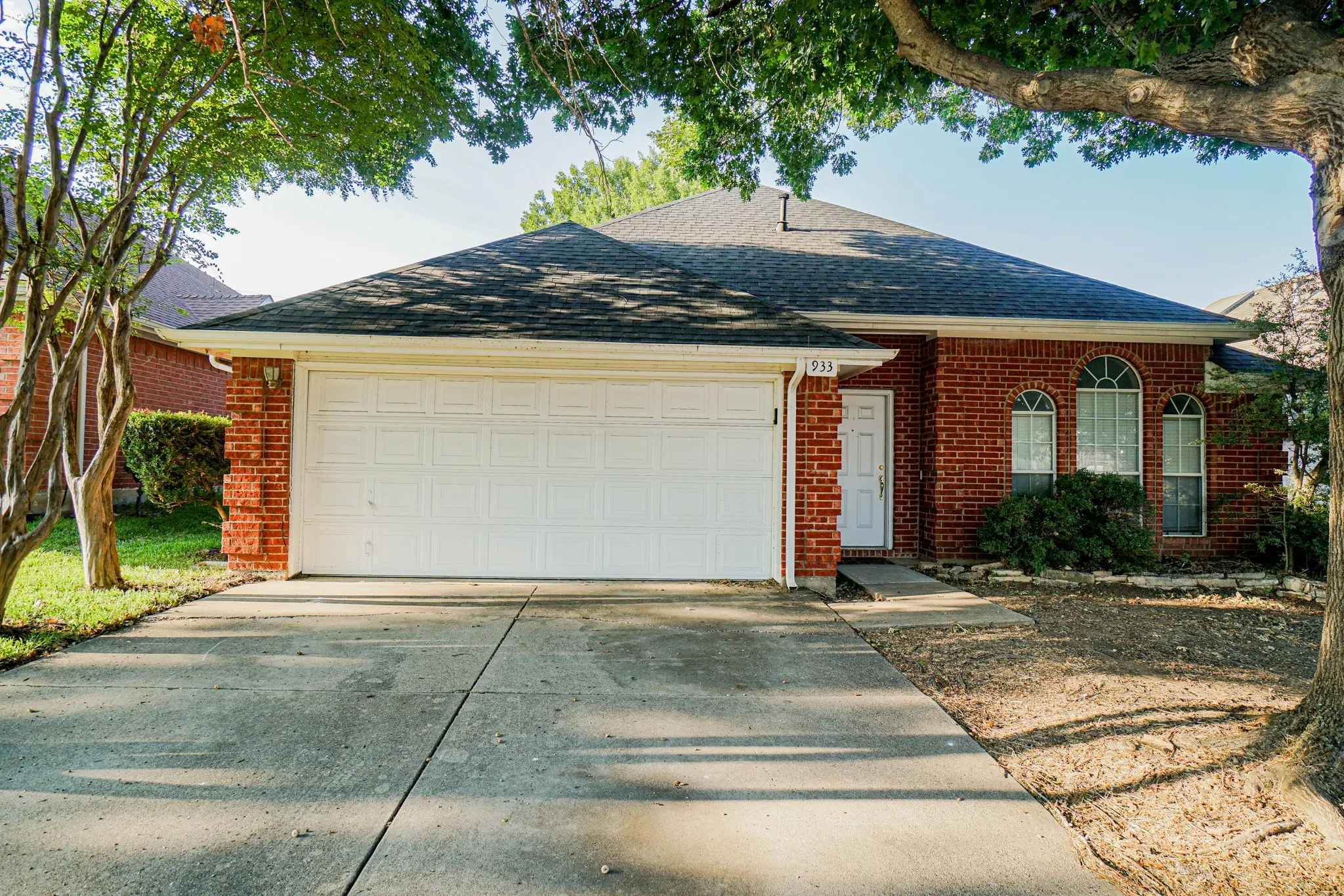Single Family Residence For Rent in Tarrant County , 933 Blossomwood Court, Arlington, Texas 76017, 4 Bedroom, 2 Bathroom, 2 Garage spaces, 1,824 Sqft, built in 1993, mls#21371831, Real Estate Agent in Arlington, Homes For Rent in Tarrant county, Homes For Rent in Arlington, Realtor in Arlington Texas, Real Estate Brokerage Independent Realty Texas, Luminita Cordes Realtor