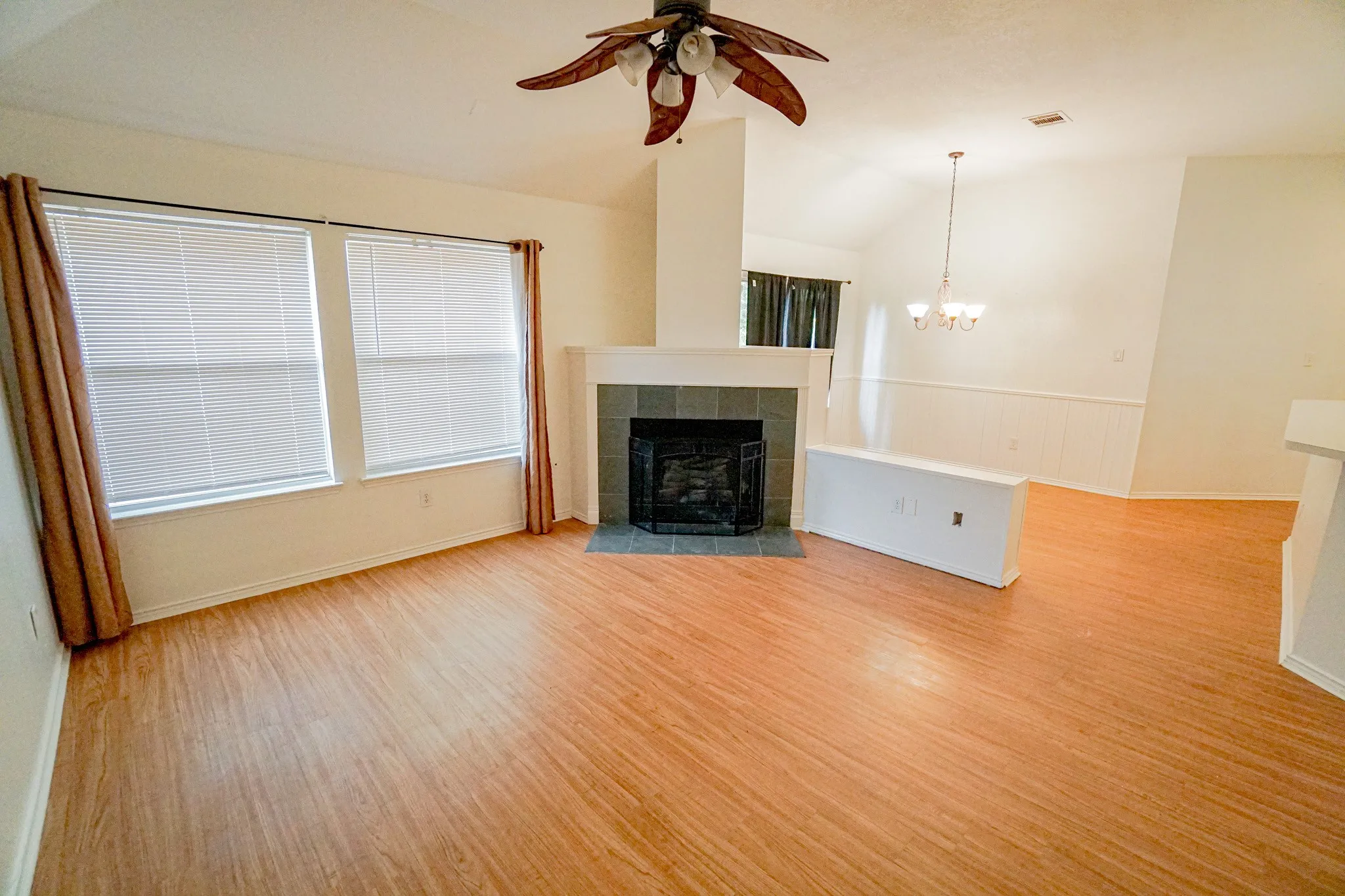 Living Room View 933 Blossomwood CT, Arlington