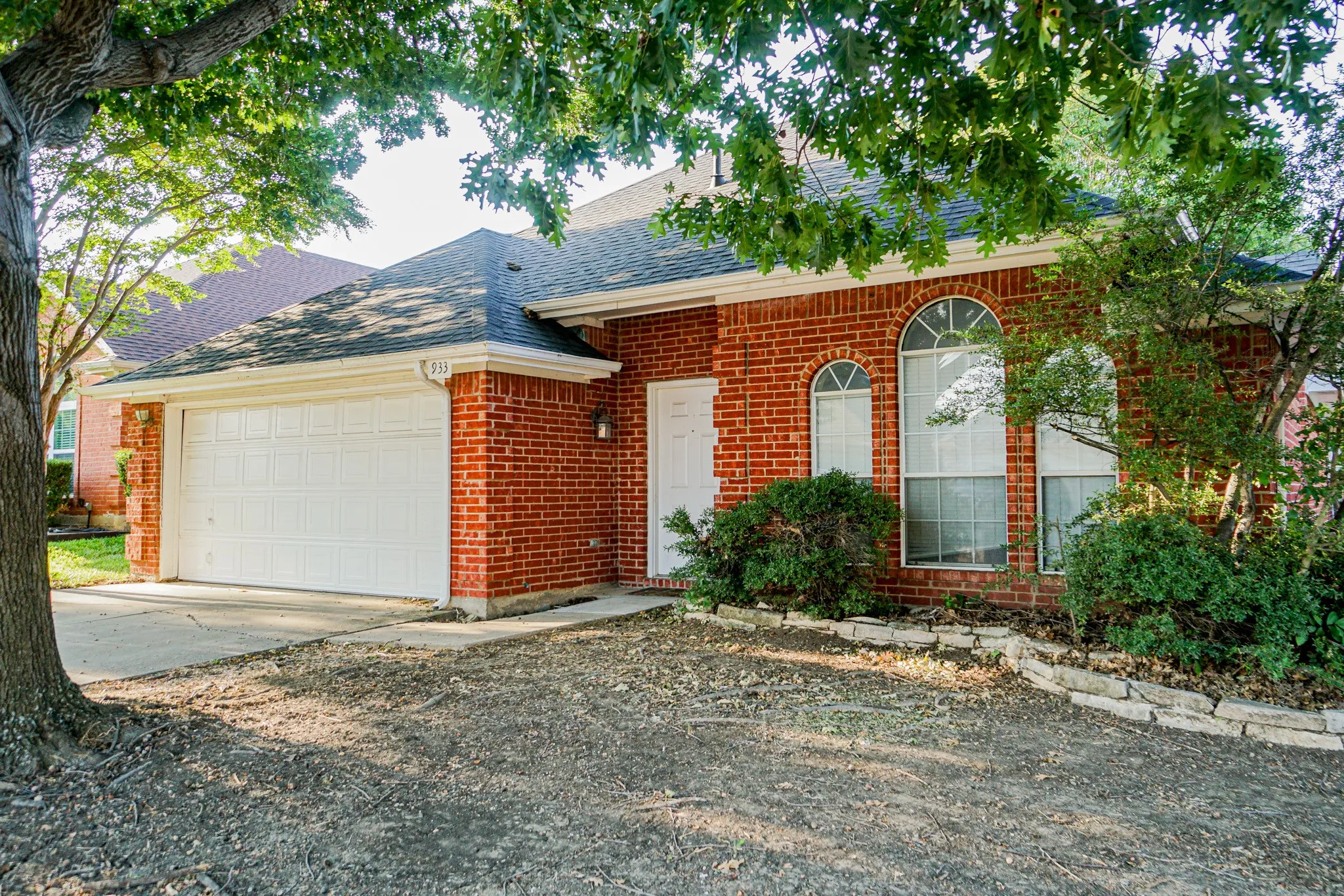 Single Family Residence For Rent in Tarrant County , 933 Blossomwood Court, Arlington, Texas 76017, 4 Bedroom, 2 Bathroom, 2 Garage spaces, 1,824 Sqft, built in 1993, mls#21371831, Real Estate Agent in Arlington, Homes For Rent in Tarrant county, Homes For Rent in Arlington, Realtor in Arlington Texas, Real Estate Brokerage Independent Realty Texas, Luminita Cordes Realtor