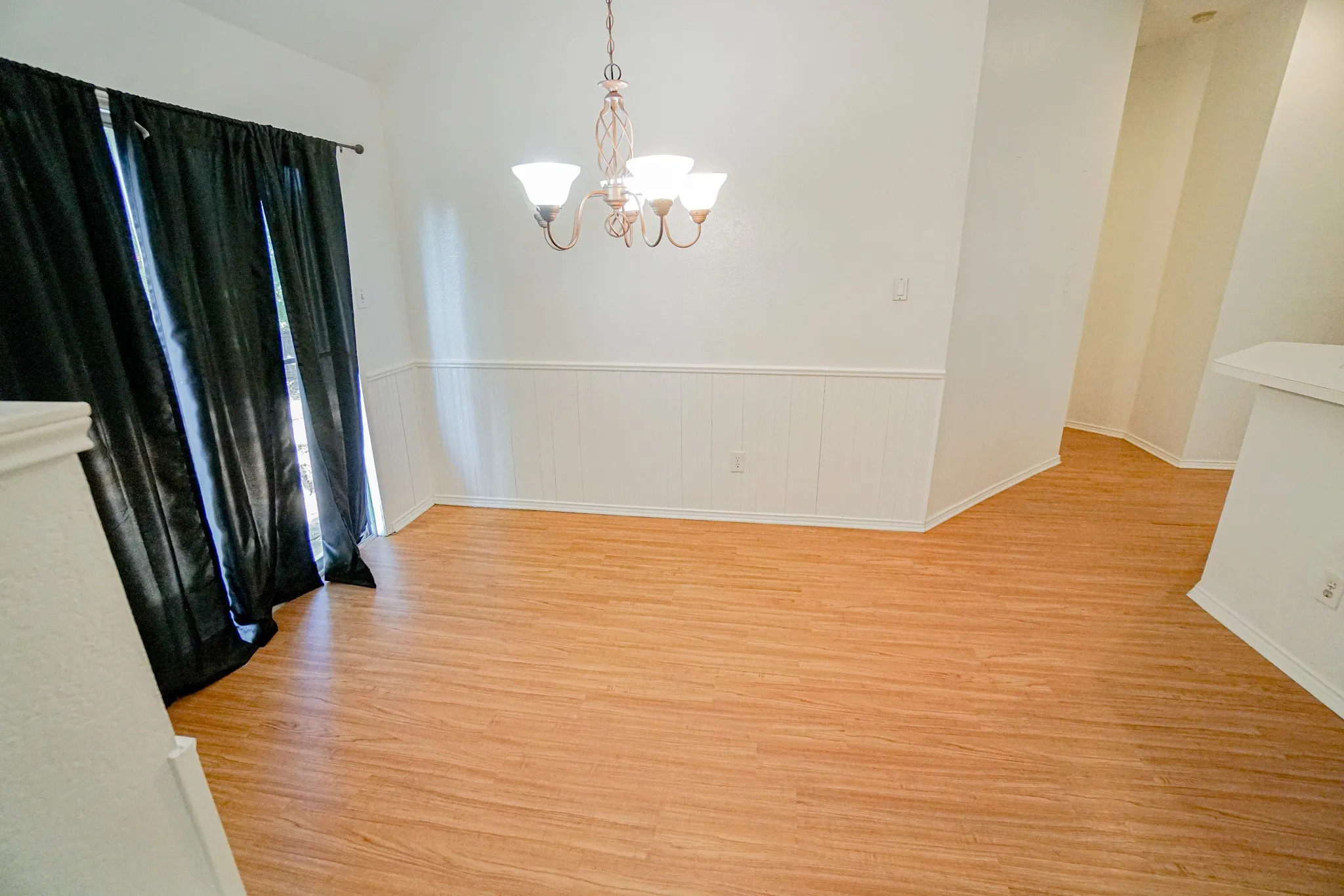 Single Family Residence For Rent in Tarrant County , 933 Blossomwood Court, Arlington, Texas 76017, 4 Bedroom, 2 Bathroom, 2 Garage spaces, 1,824 Sqft, built in 1993, mls#21371831, Real Estate Agent in Arlington, Homes For Rent in Tarrant county, Homes For Rent in Arlington, Realtor in Arlington Texas, Real Estate Brokerage Independent Realty Texas, Luminita Cordes Realtor