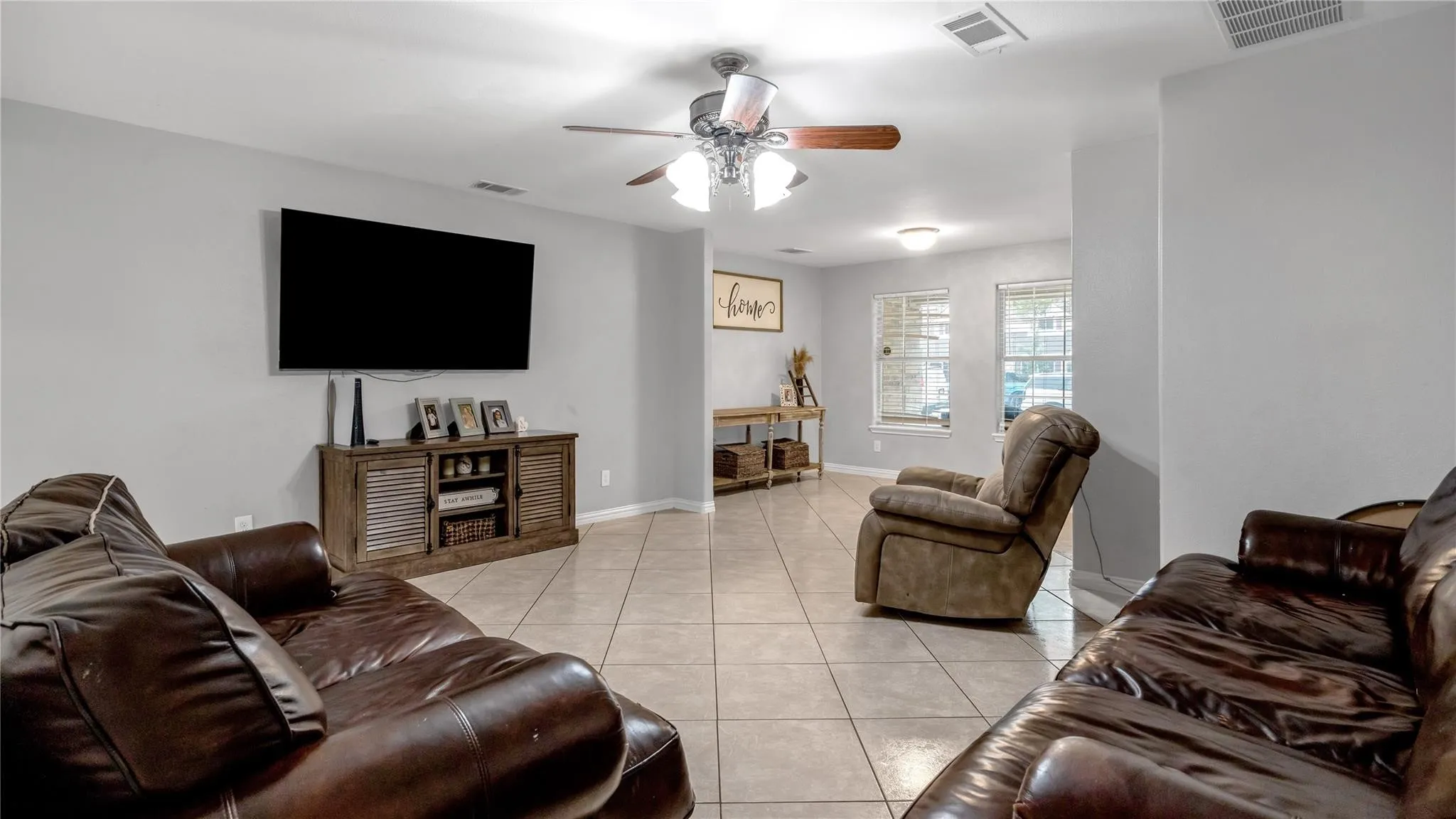 Single Family Residence For Sale in Dallas County , 813 Beacon Hill Drive, Irving, Texas 75061, 5 Bedroom, 5 Bathroom, 4 Garage spaces, 4,454 Sqft, built in 1963, mls#21374432, Real Estate Agent in Irving, Homes For Sale in Dallas county, Homes For Sale in Irving, Realtor in Irving Texas, Real Estate Brokerage Independent Realty Texas, Luminita Cordes Realtor